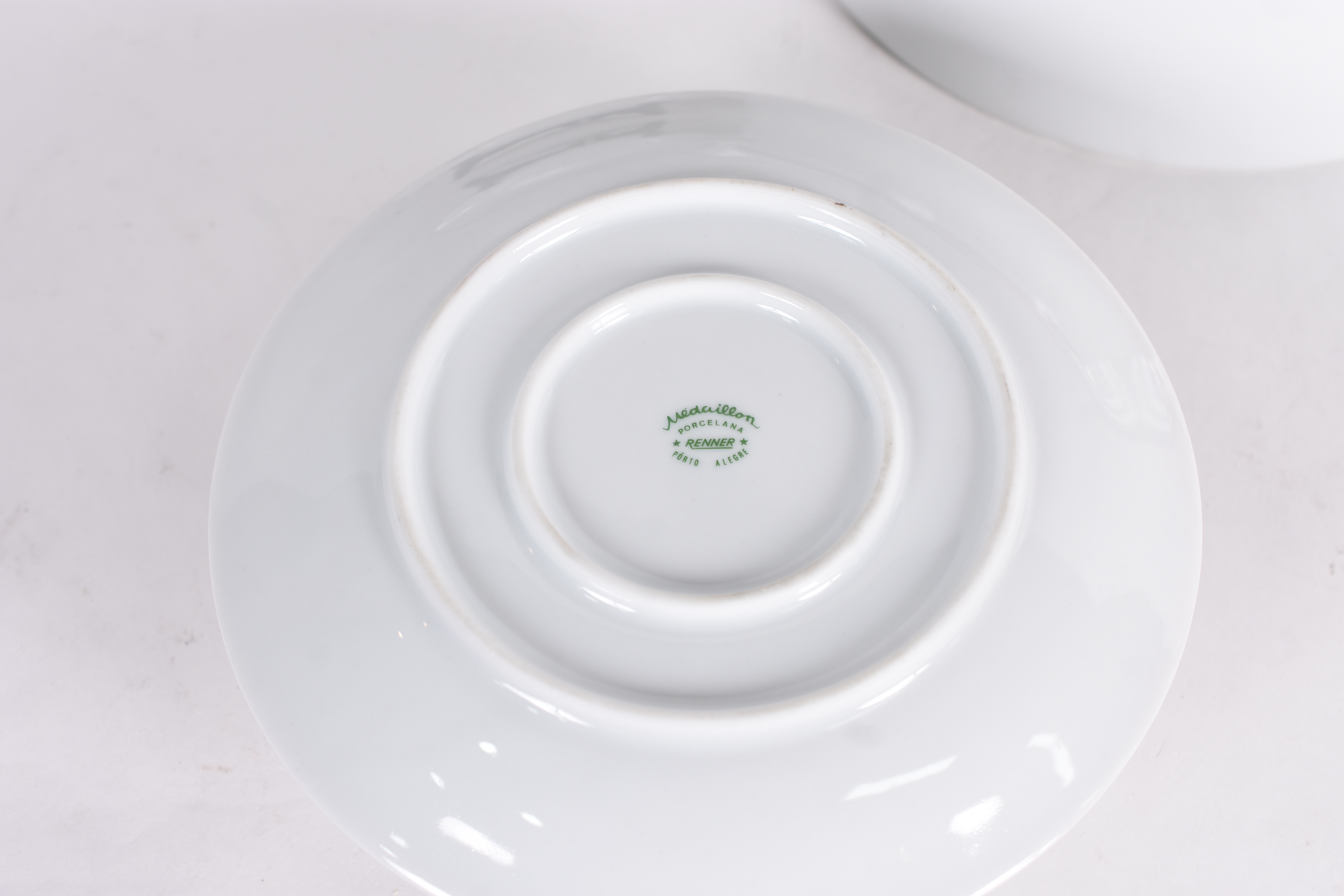Serviço de jantar de porcelana Renner, composto de 12 pratos rasos... - foto 5 de 5