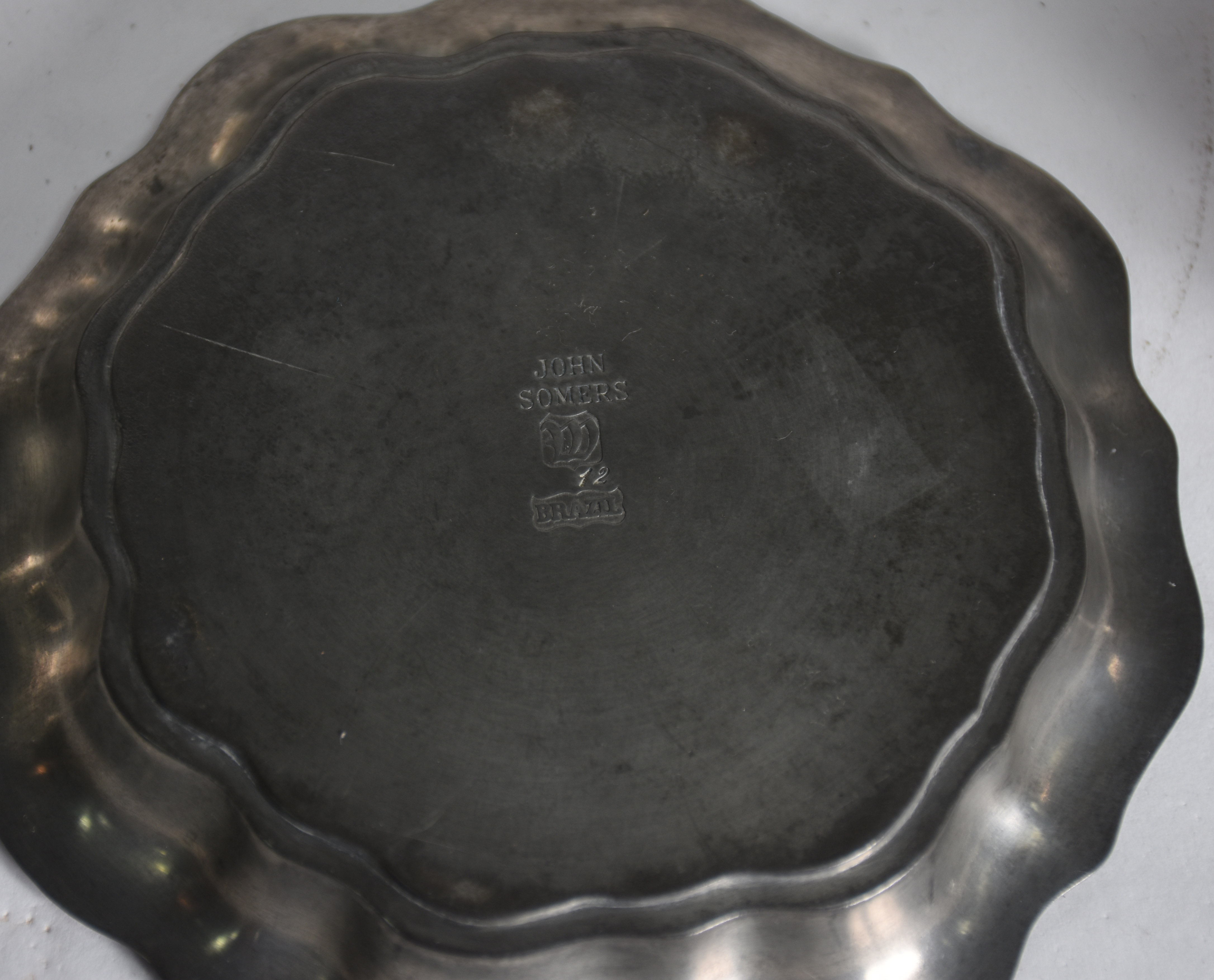 Serviço de estanho JOHN SOMMERS composto de: 8 sousplats, 8 bowls com... - foto 5 de 6