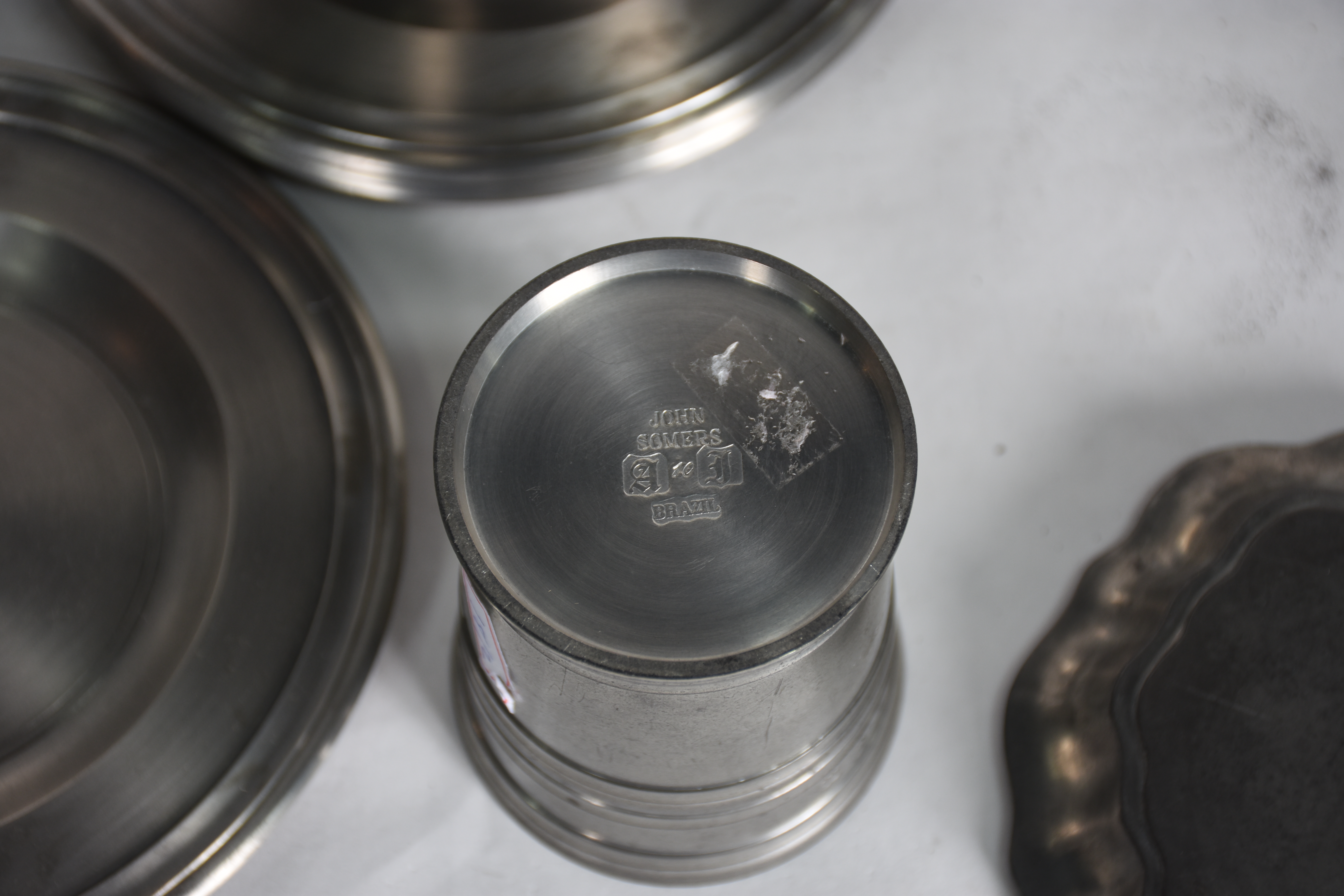 Serviço de estanho JOHN SOMMERS composto de: 8 sousplats, 8 bowls com... - foto 6 de 6