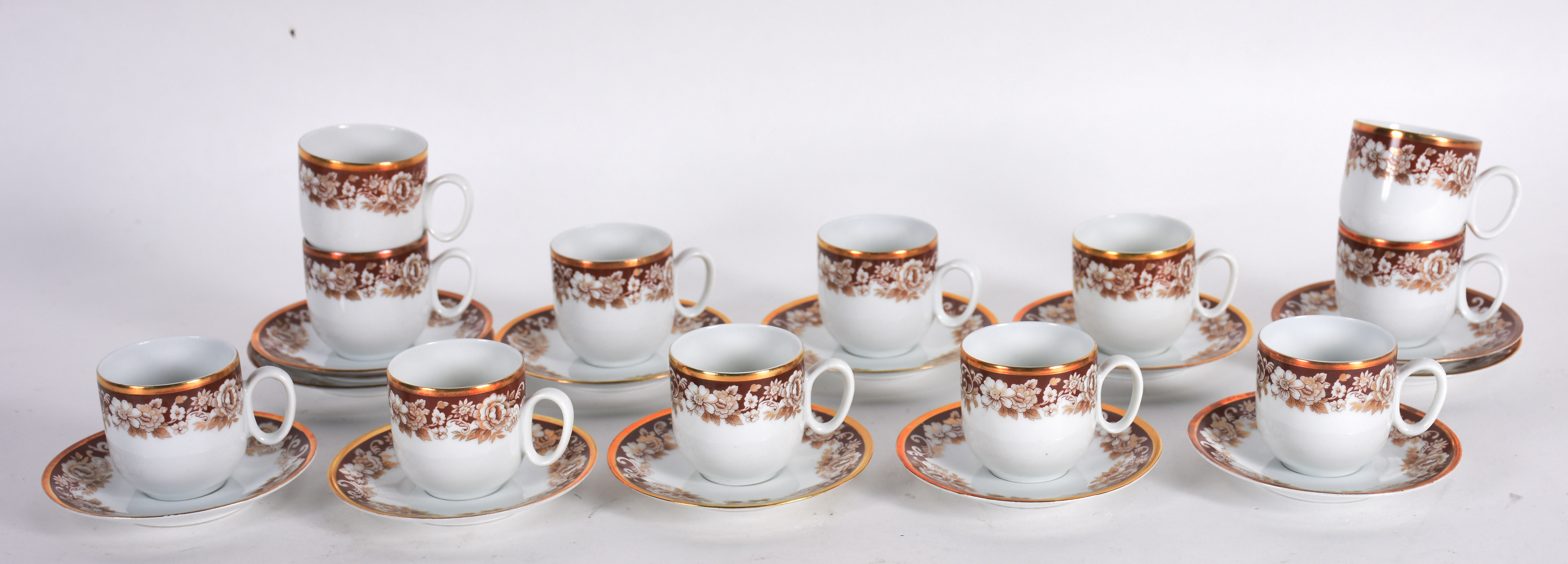 Aparelho de chá, café e jantar de porcelana Renner, composto de: 24... - foto 6 de 6