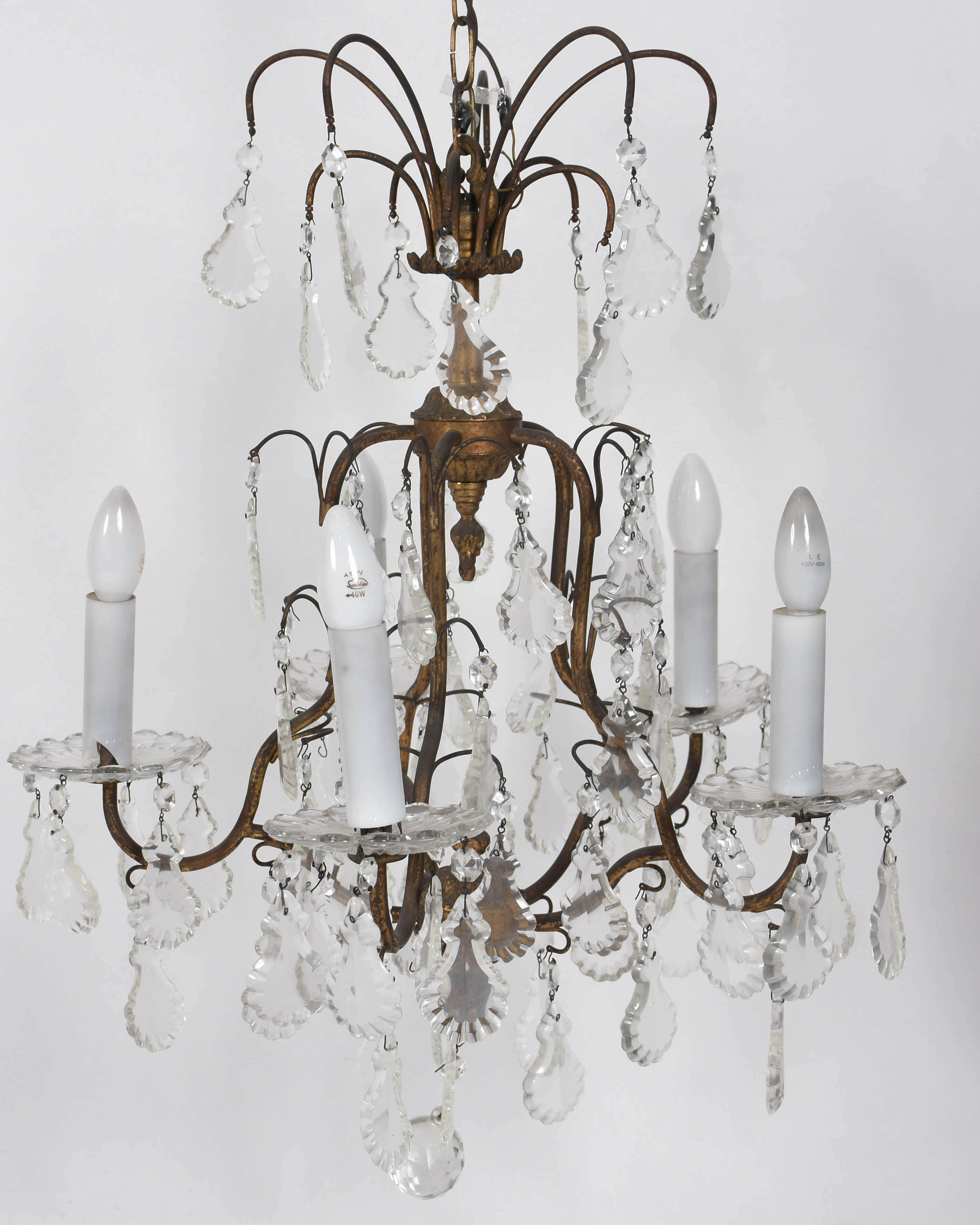 Lustre para 5 luzes com estrutura de metal dourado e placas de... - foto 1 de 2