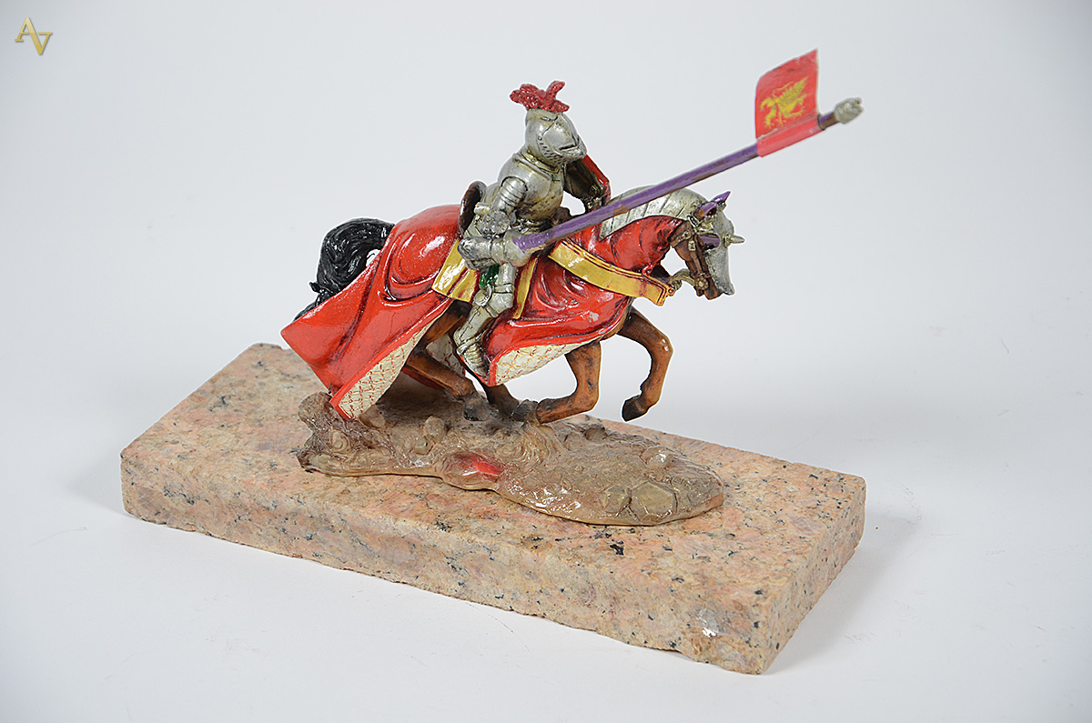 SÃO JORGE - Argila policromada com base de granito. Medidas 27 x 11... - foto 1 de 2