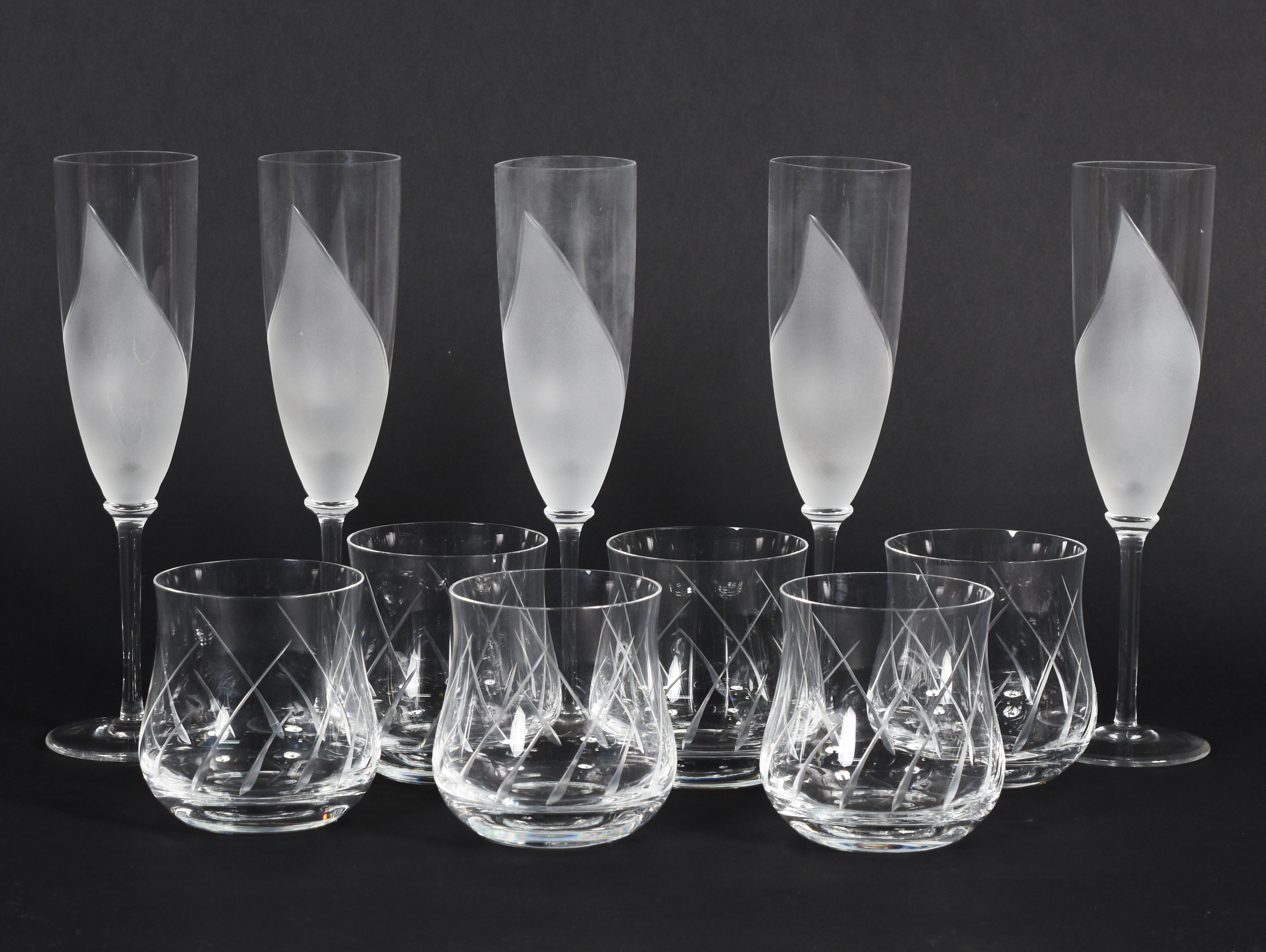 Diversos copos em modelos diferentes, sendo 6 copos para whisky com... - foto 1 de 3