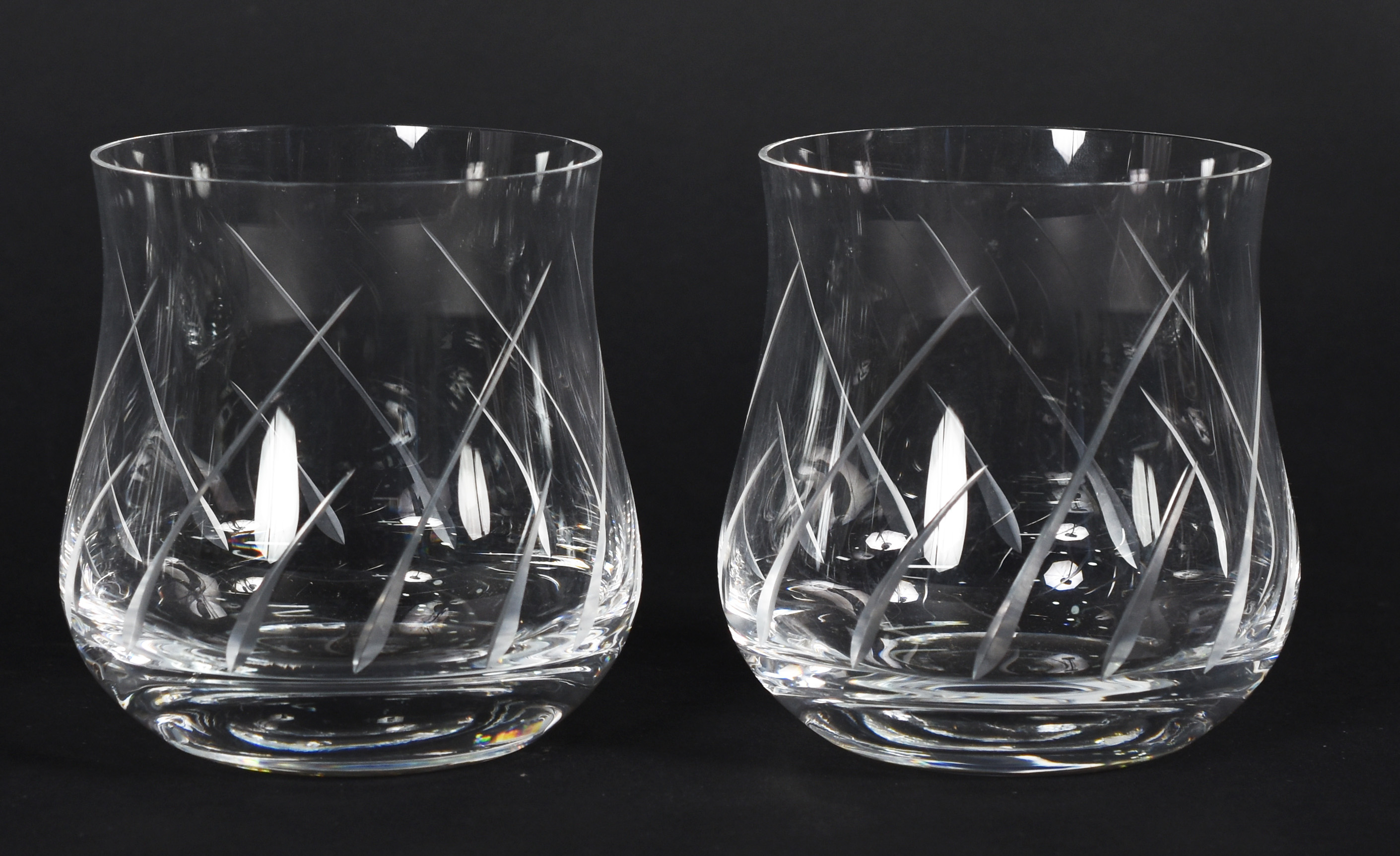 Diversos copos em modelos diferentes, sendo 6 copos para whisky com... - foto 3 de 3