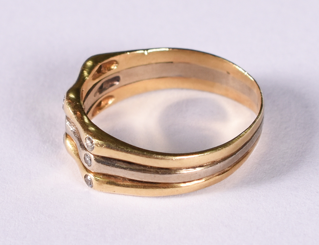 Anel de ouro 18 k e ouro branco. Aro 16. - foto 2 de 3