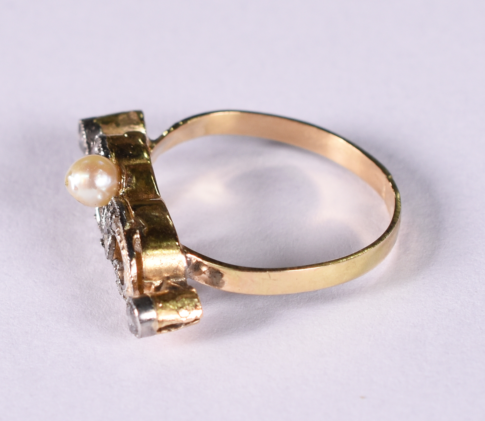 Anel de ouro 18 k e ouro branco com brilhantes e pérola, aro 17. - foto 2 de 3