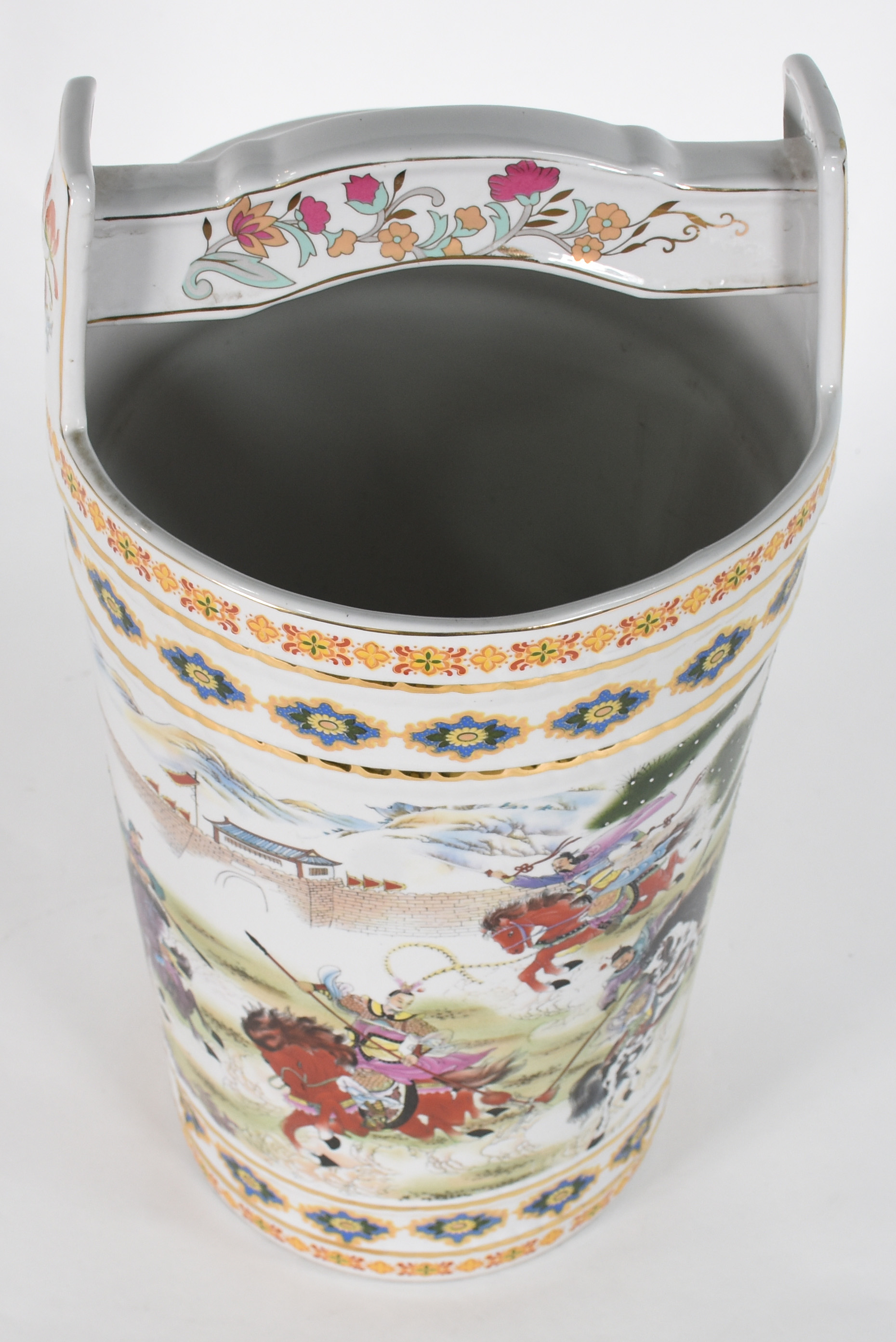 Bengaleiro de porcelana oriental. - foto 4 de 5