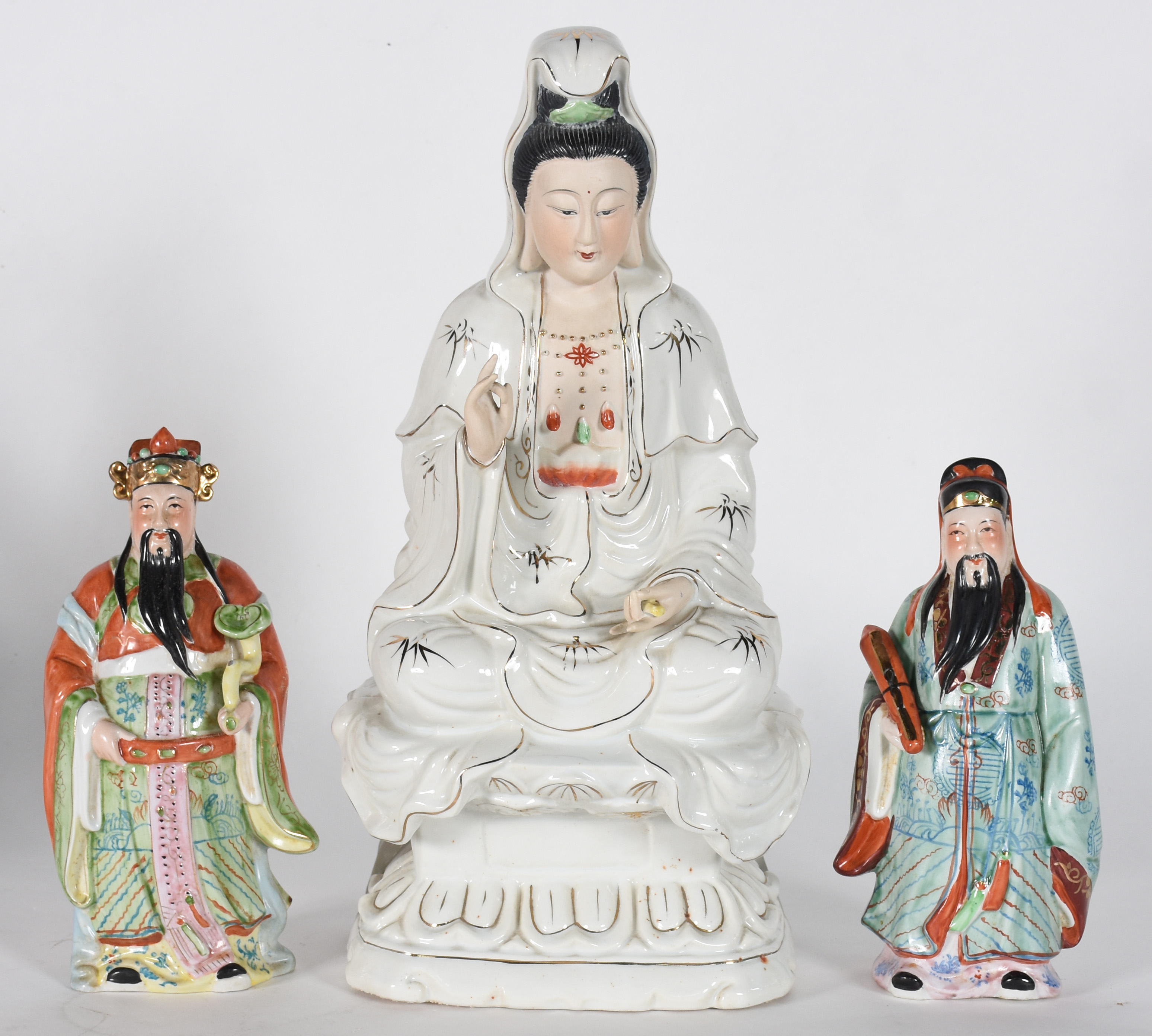 Três peças sendo divindade e 2 figuras em porcelana oriental... - foto 1 de 4