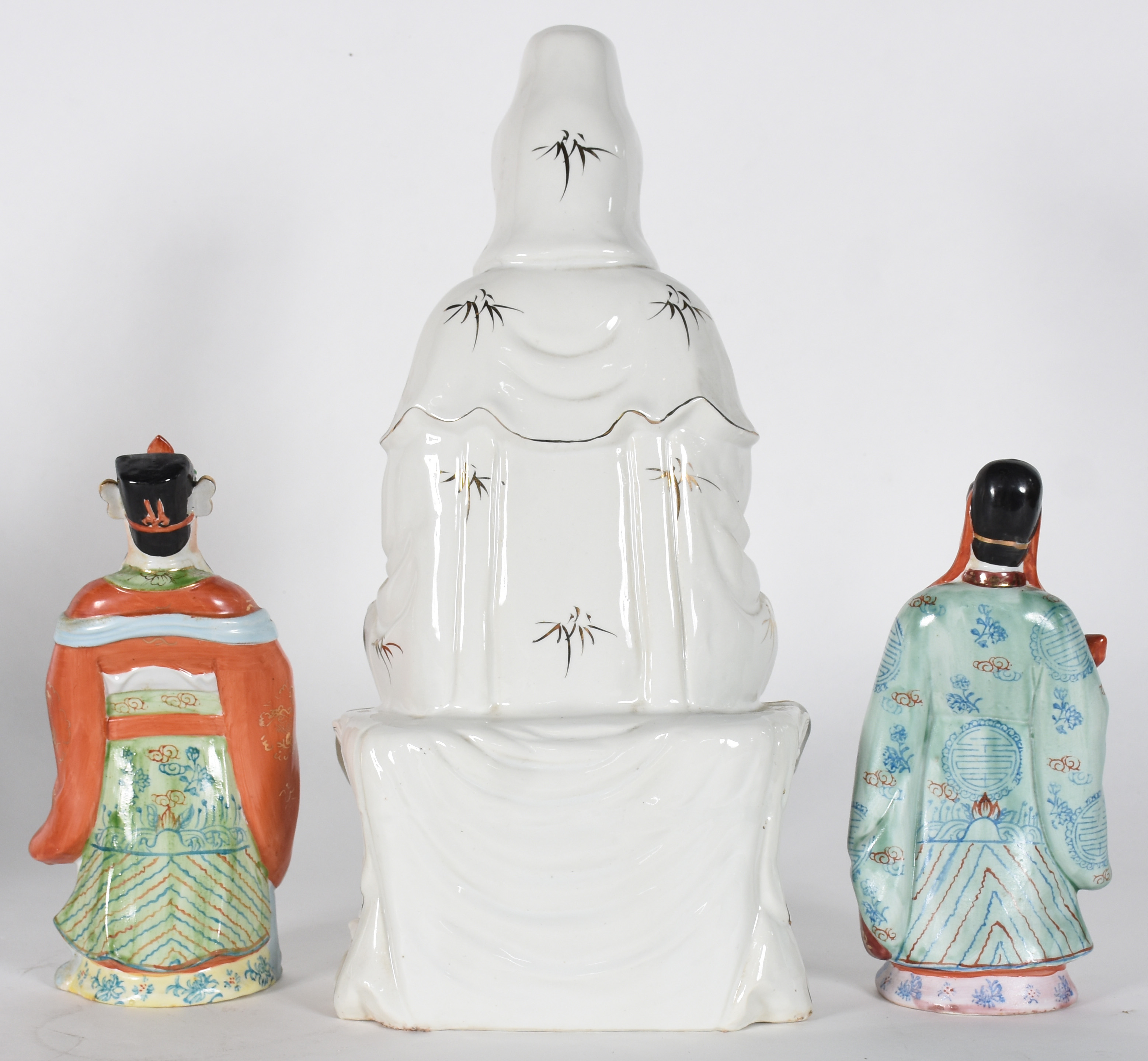 Três peças sendo divindade e 2 figuras em porcelana oriental... - foto 3 de 4