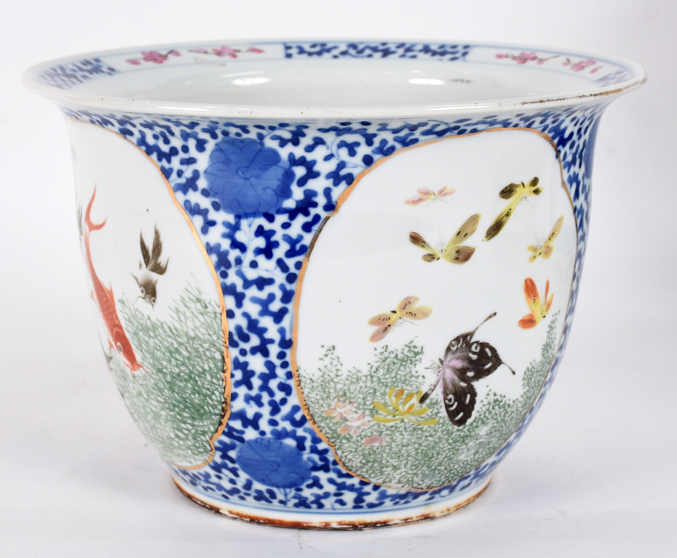 Cachepot de porcelana oriental decorada com peixes e borboletas em... - foto 3 de 4
