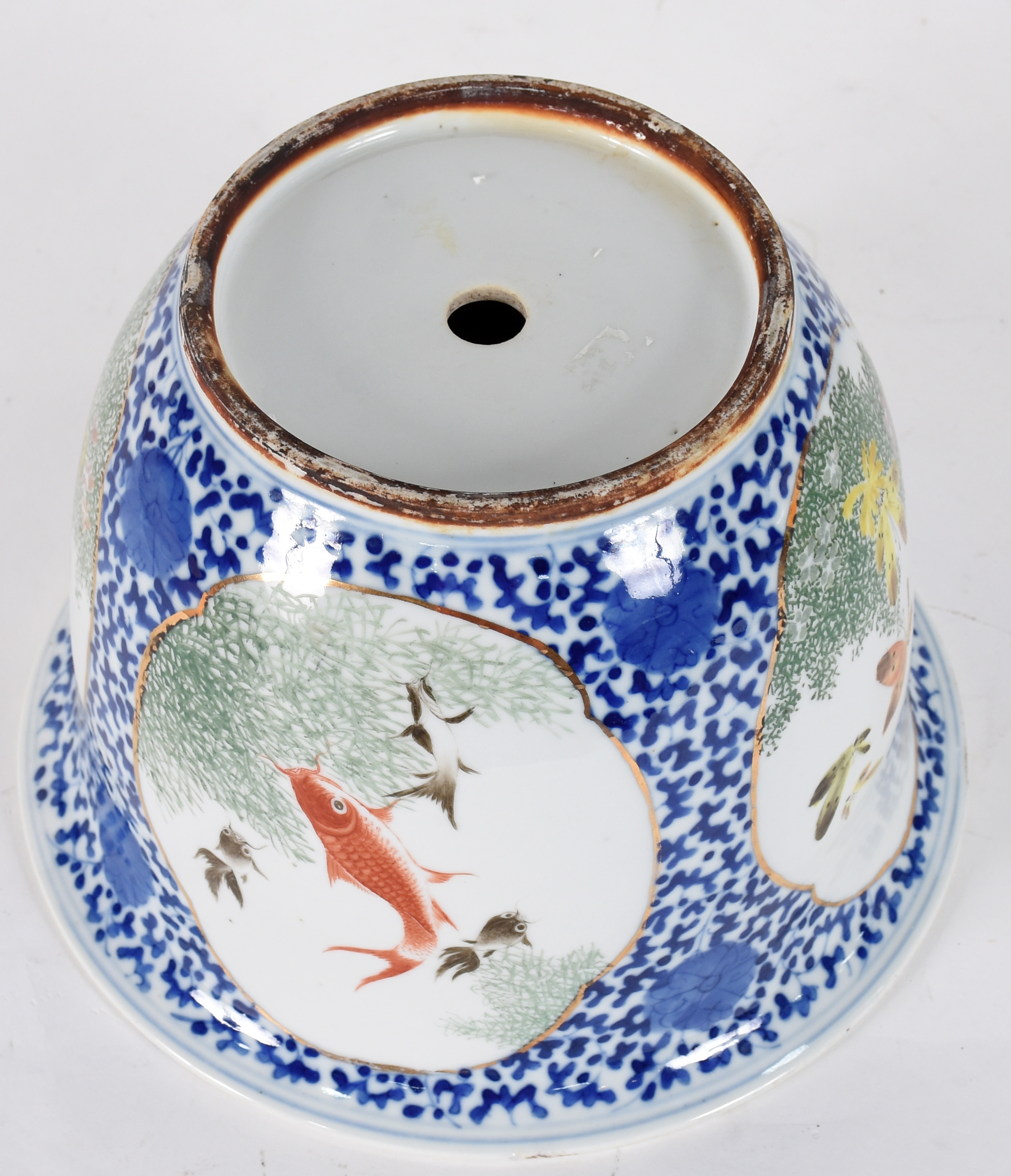 Cachepot de porcelana oriental decorada com peixes e borboletas em... - foto 4 de 4