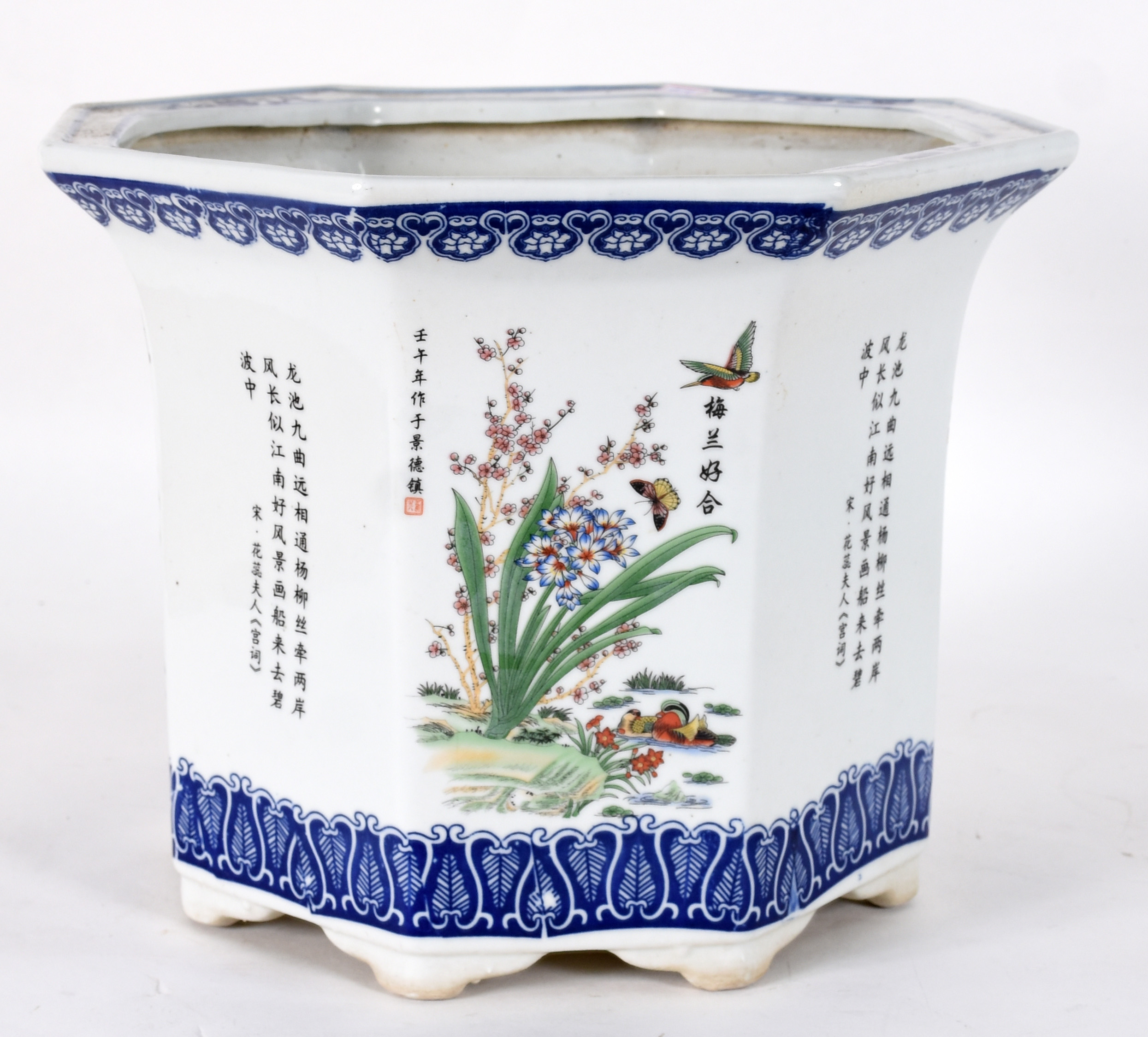 Cachepot de porcelana oriental feitio oitavado, decorado com... - foto 1 de 4