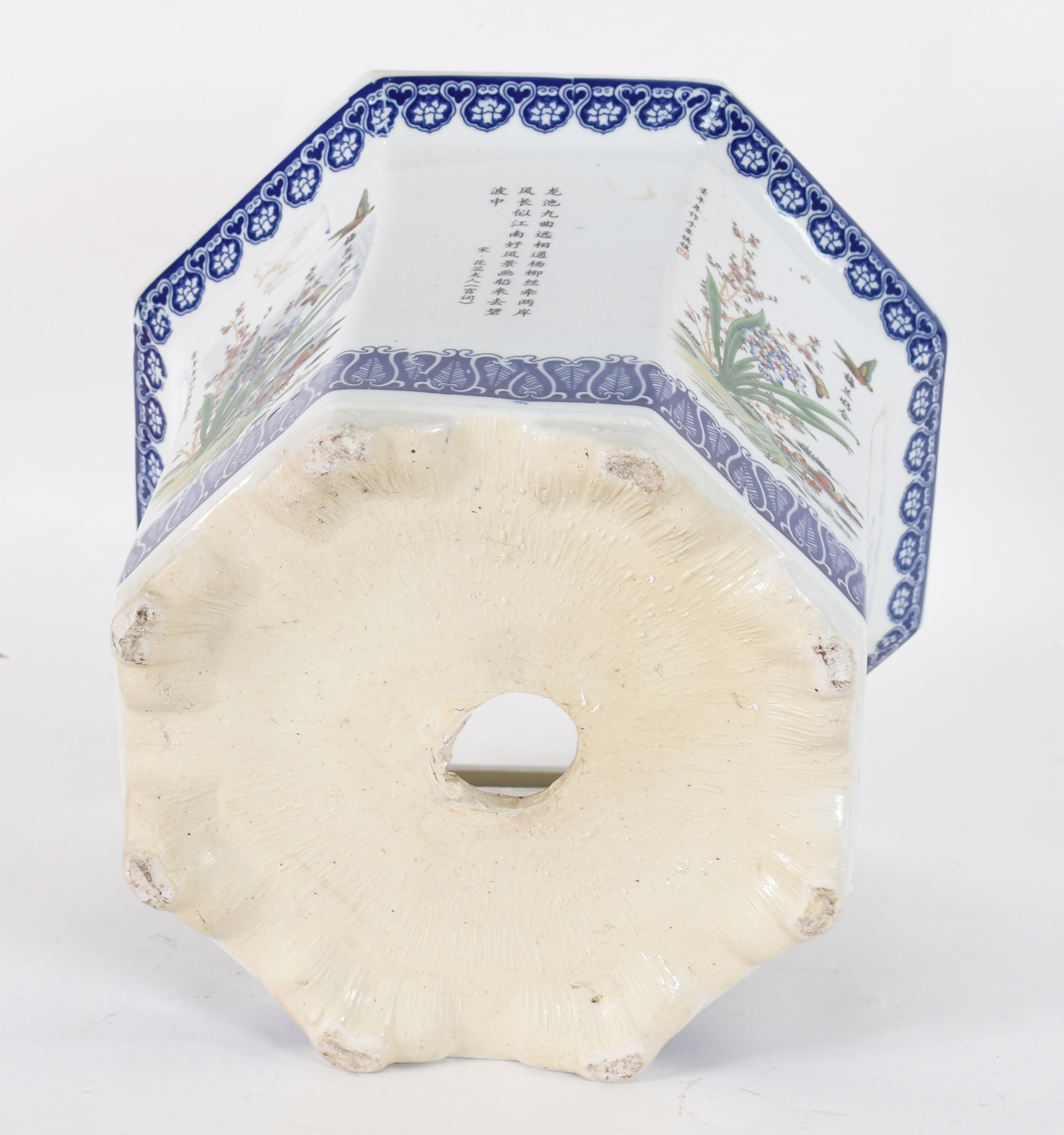 Cachepot de porcelana oriental feitio oitavado, decorado com... - foto 4 de 4