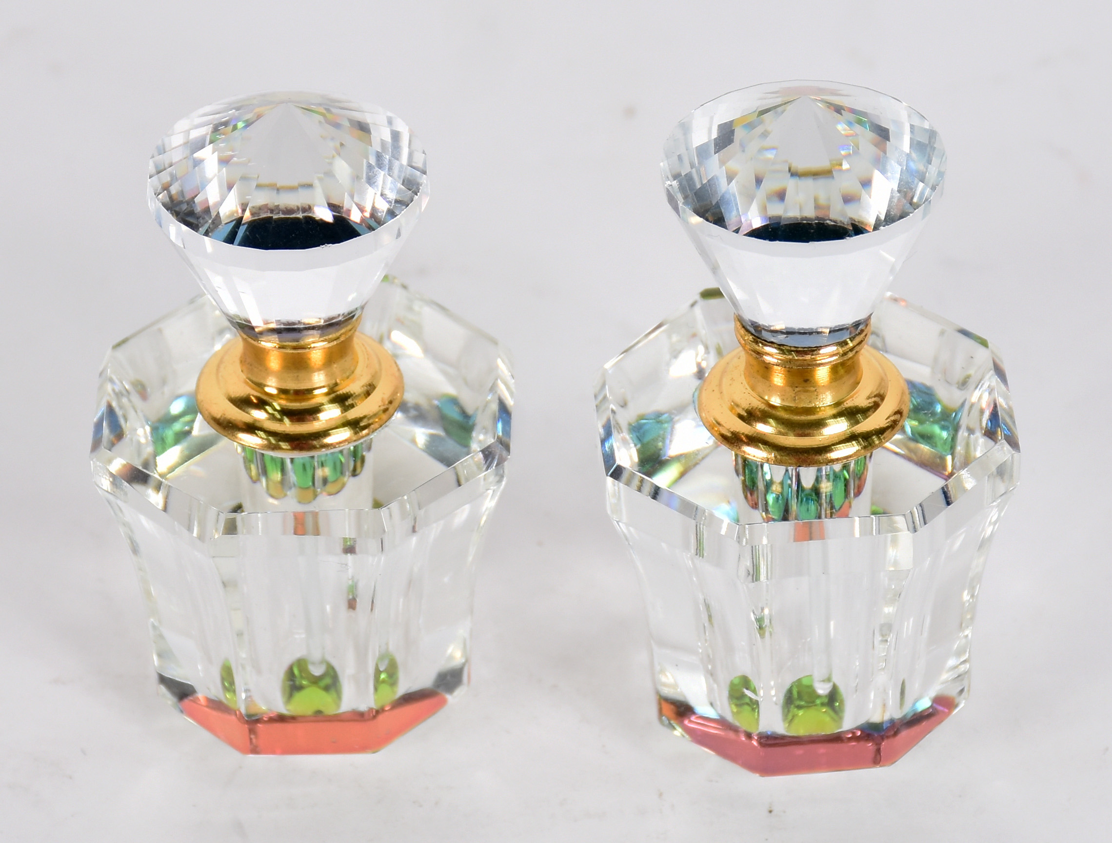 Dois pequenos perfumeiros de cristal ao gosto Swarowski. - foto 1 de 3
