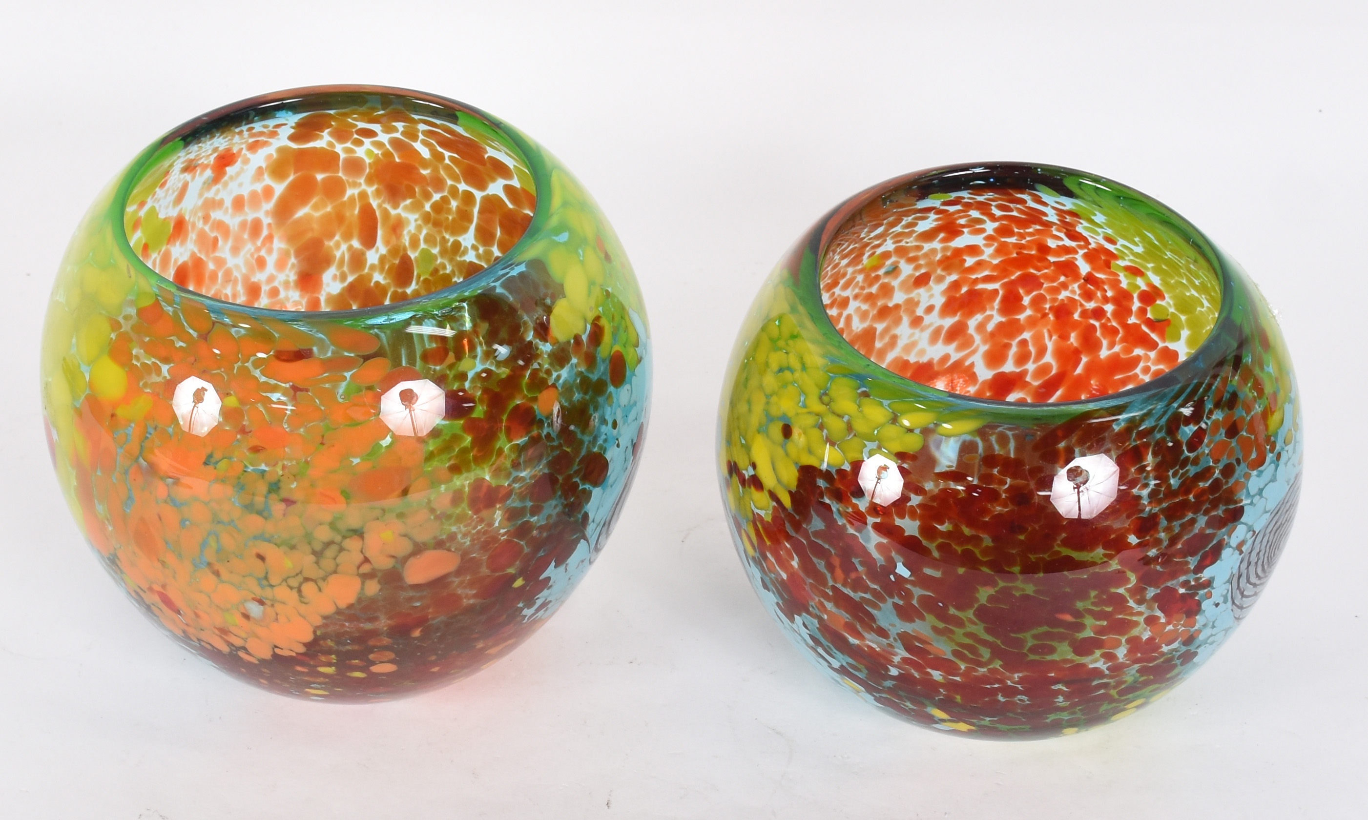 Dois bowls de murano policromados, feitio redondo. - foto 2 de 4