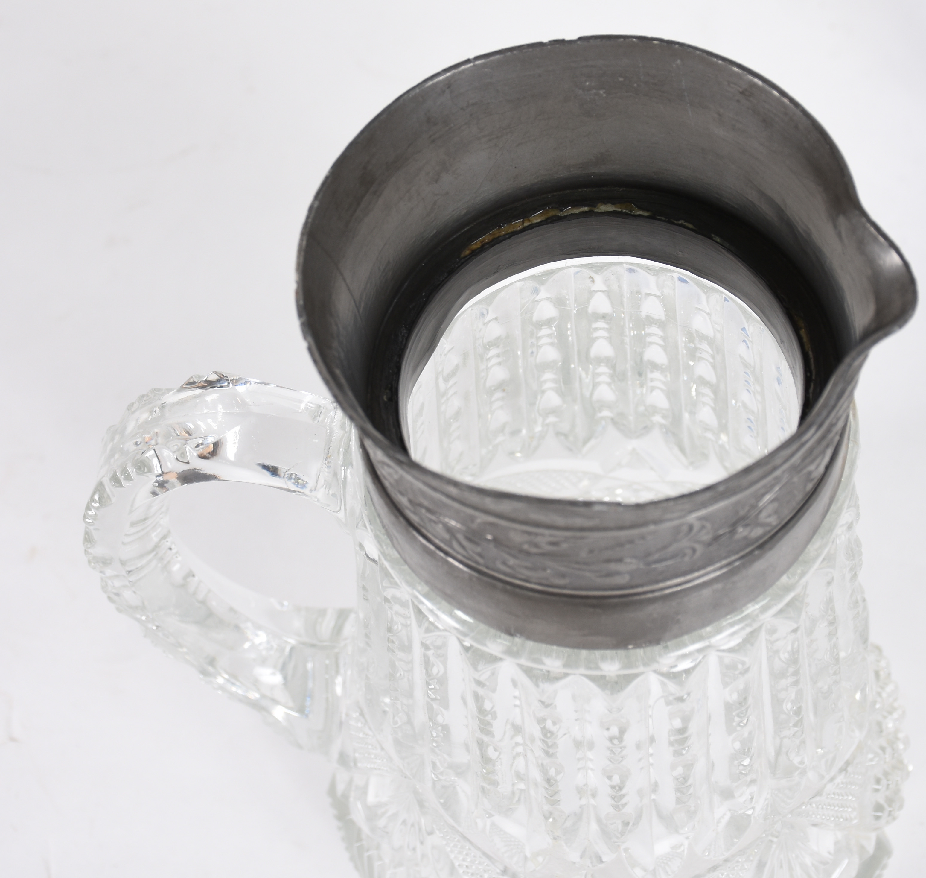 Jarra de cristal da Bohemia, lapidações geométricas, colarinho em... - foto 5 de 5