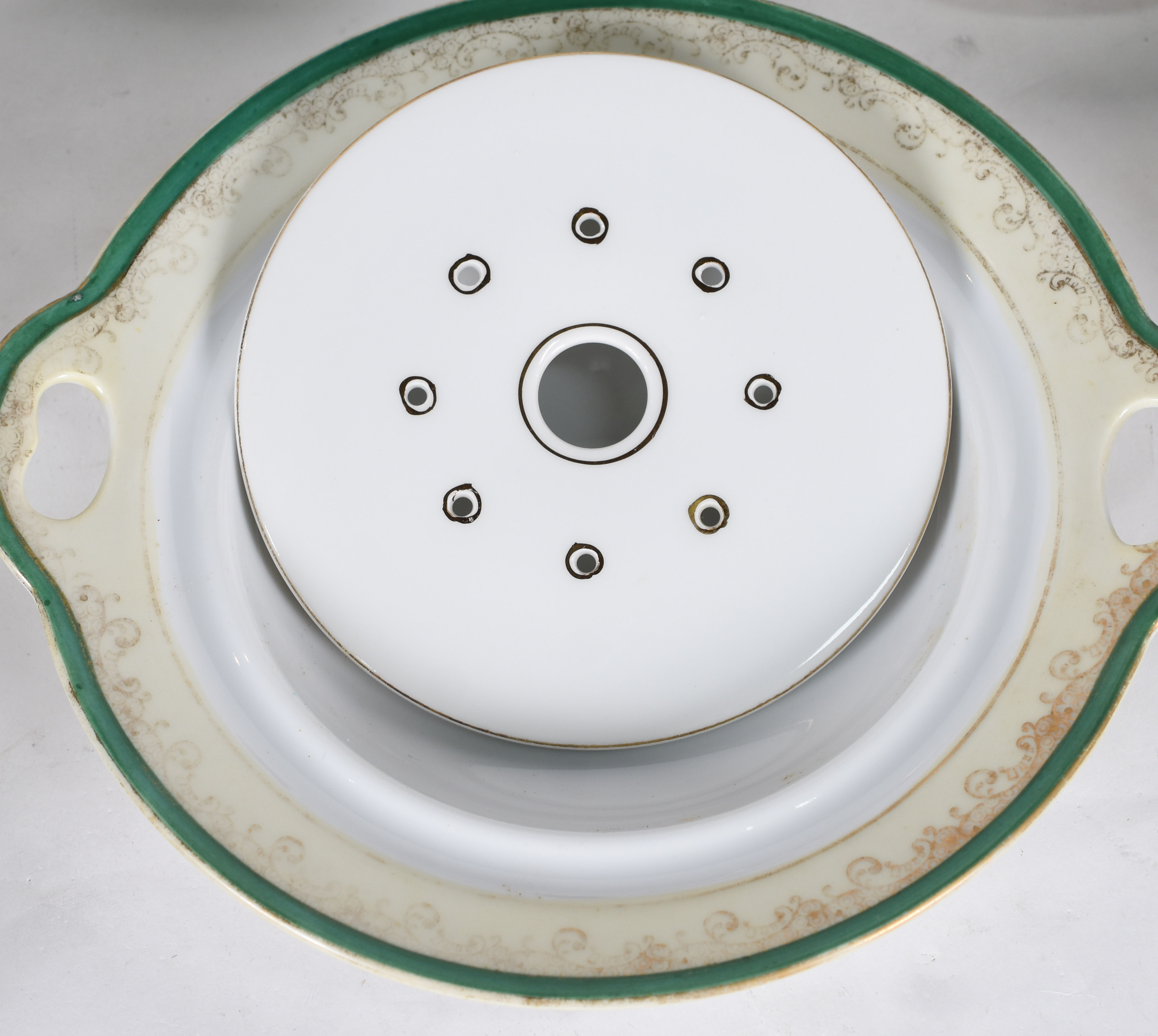 Aparelho de jantar, chá e café de antiga porcelana branca decorada... - foto 6 de 8