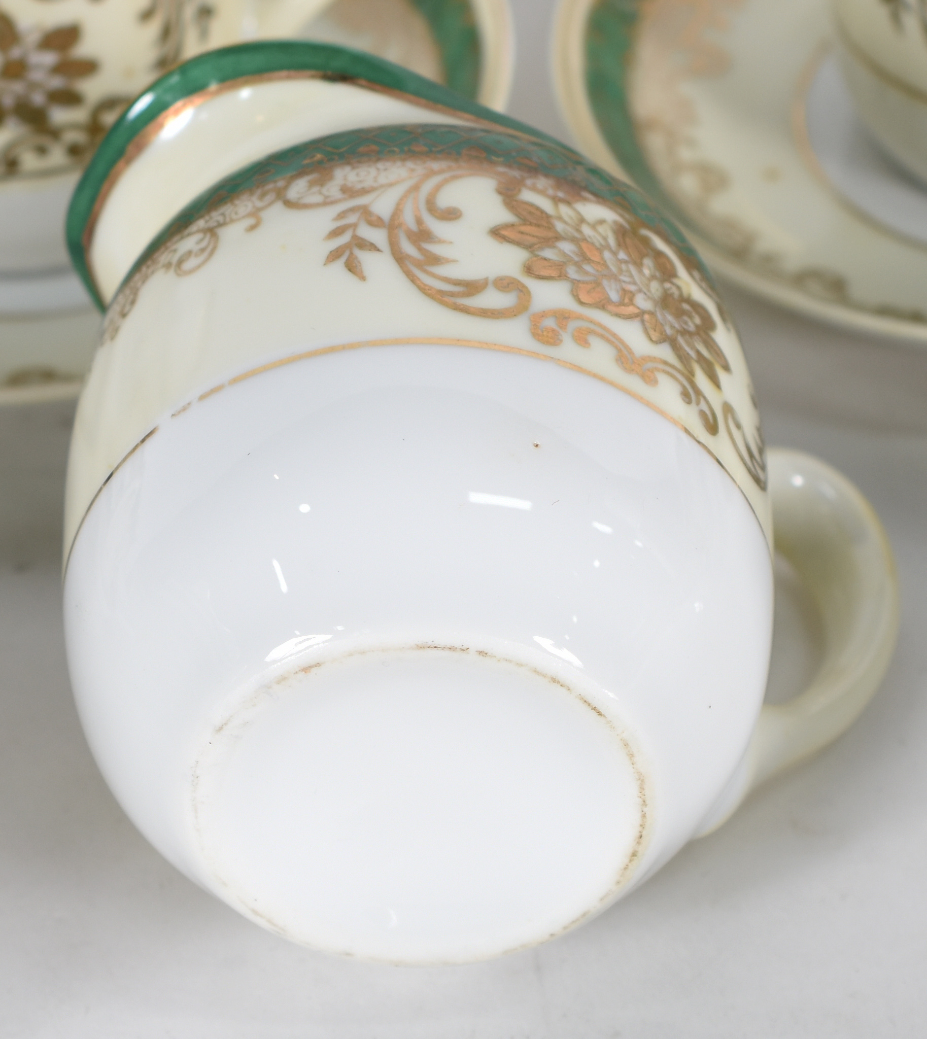 Aparelho de jantar, chá e café de antiga porcelana branca decorada... - foto 7 de 8