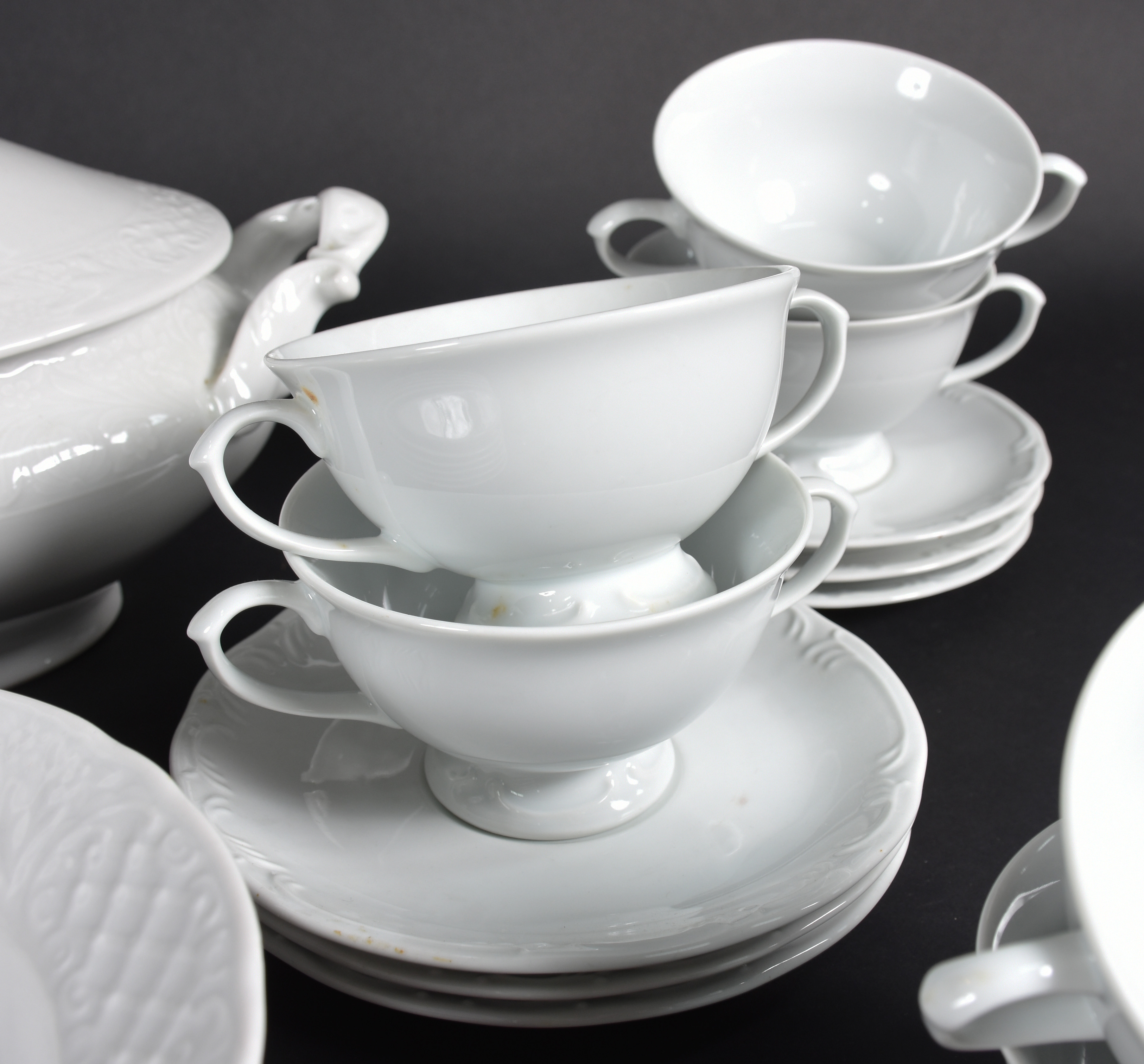 Serviço de jantar de porcelana branca , composto de 6 pratos fundos... - foto 4 de 8