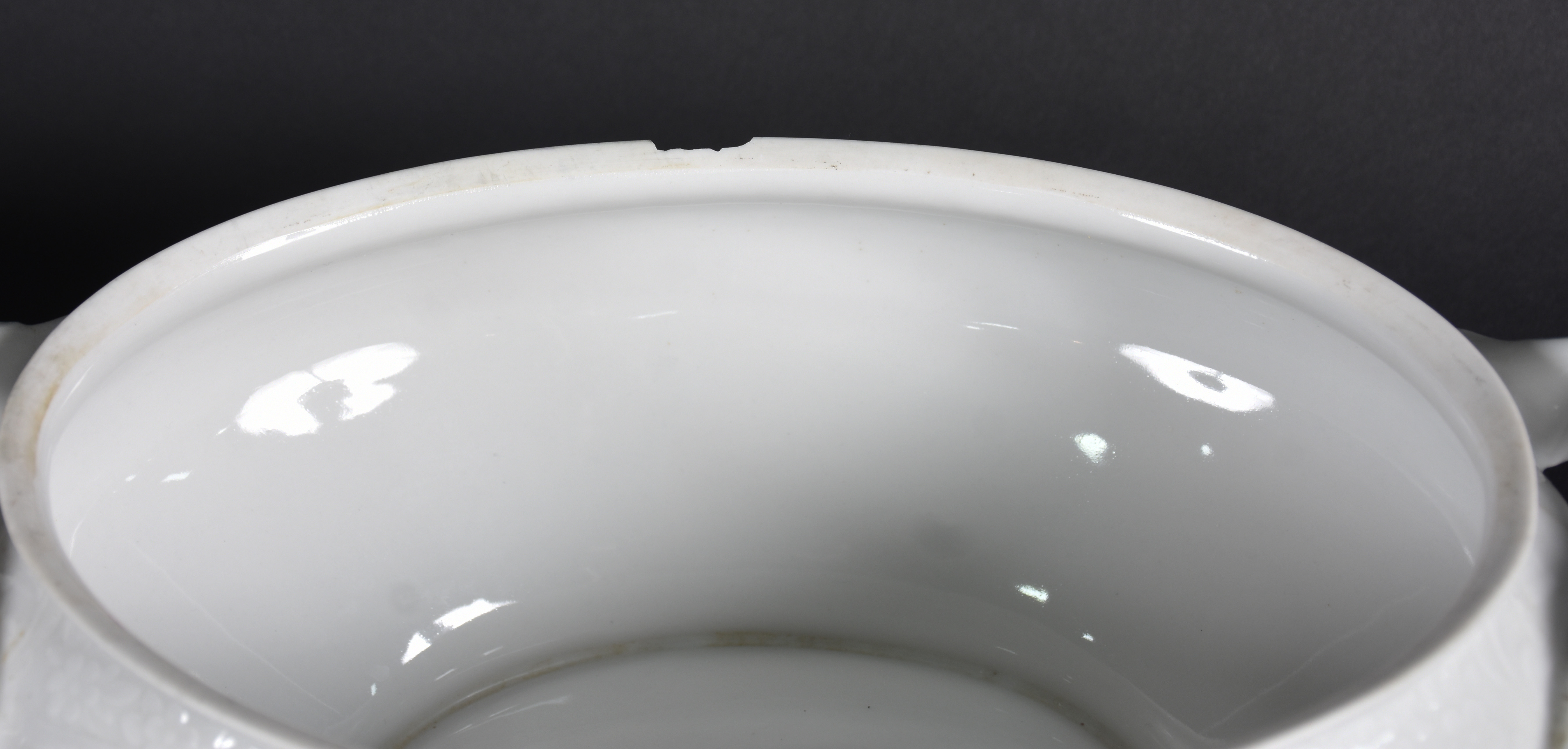 Serviço de jantar de porcelana branca , composto de 6 pratos fundos... - foto 5 de 8