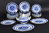 Porcelanas Steatita (1956),  - Serviço de porcelana Steatita azul e branco, composto de 7 pratos rasos, 10 fundos, 8 para sobremesa, 3 travessas e uma sopeira. Total 29 peças.