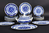 Porcelanas Steatita (1956),  - Serviço de porcelana Steatita azul e branco, composto de 7 pratos rasos, 10 fundos, 8 para sobremesa, 3 travessas e uma sopeira. Total 29 peças.