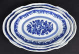 Porcelanas Steatita (1956),  - Serviço de porcelana Steatita azul e branco, composto de 7 pratos rasos, 10 fundos, 8 para sobremesa, 3 travessas e uma sopeira. Total 29 peças.