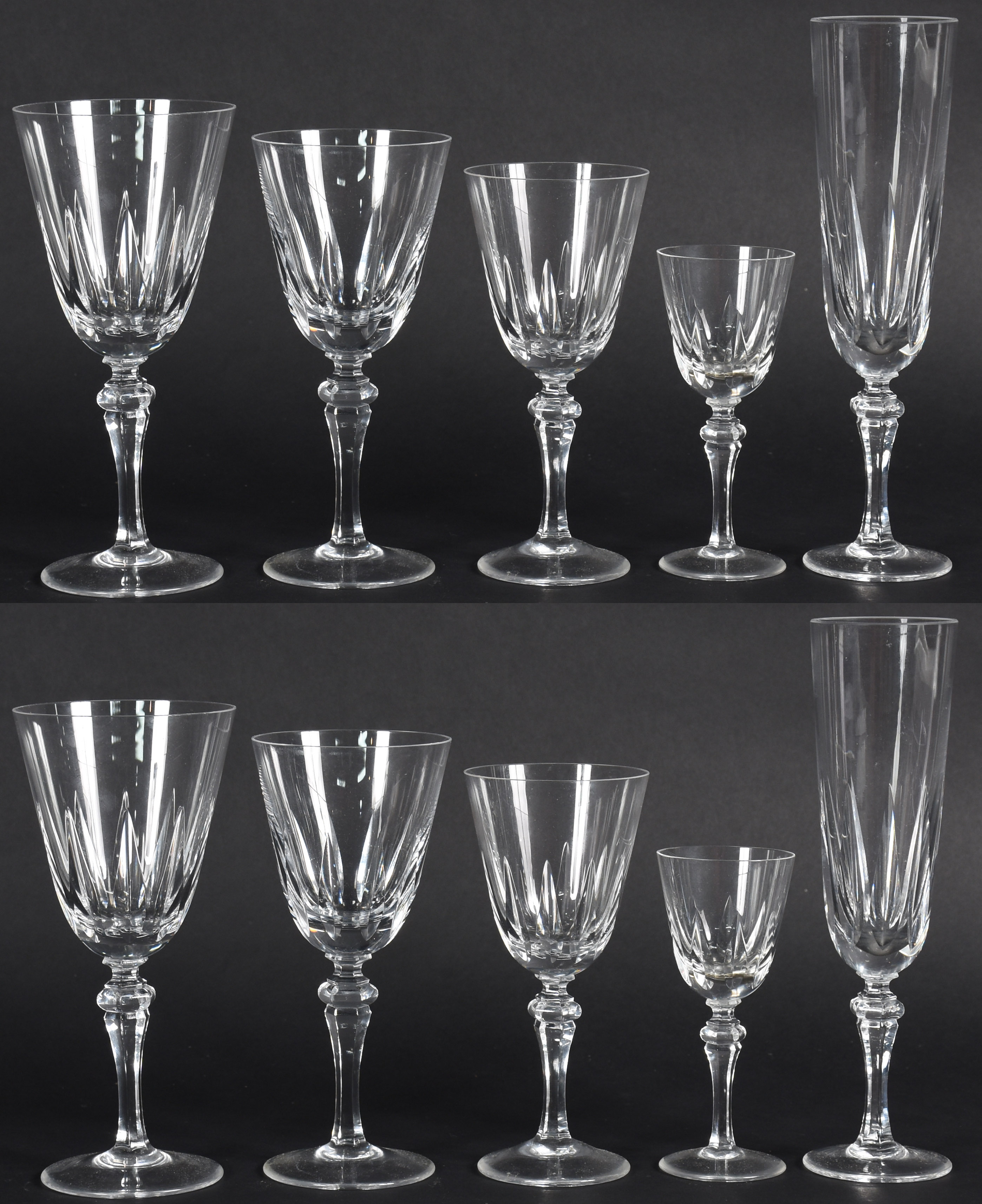 Conjunto de cálices de cristal lapidados, sendo 11 para vinho tinto... - foto 1 de 3