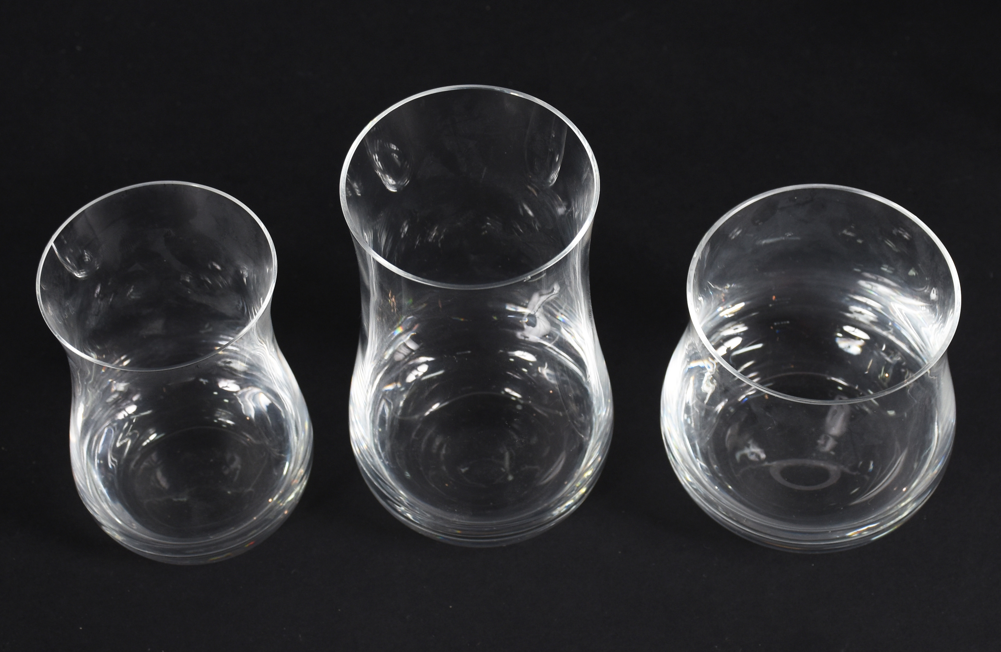 Serviço com 33 copos lisos de cristal, sendo 12 baixos para whisky, 9... - foto 3 de 3