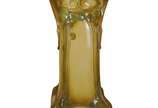 Atribuído a Franz Art Mehlem-Bonn (Alemanha, fi... - Atribuído a Franz Art Mehlem-Bonn (Alemanha, final do séc. XIX). Floreira Art Nouveau. Em faiança, corpo quadrangular com movimentos e vegetação...