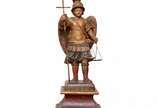 Minas Gerais, século XVIII. São Miguel. Escultu... - Minas Gerais, século XVIII. São Miguel. Escultura em madeira policromada, 81 x 39 x 25 cm. Com lasca na vestimenta da figura