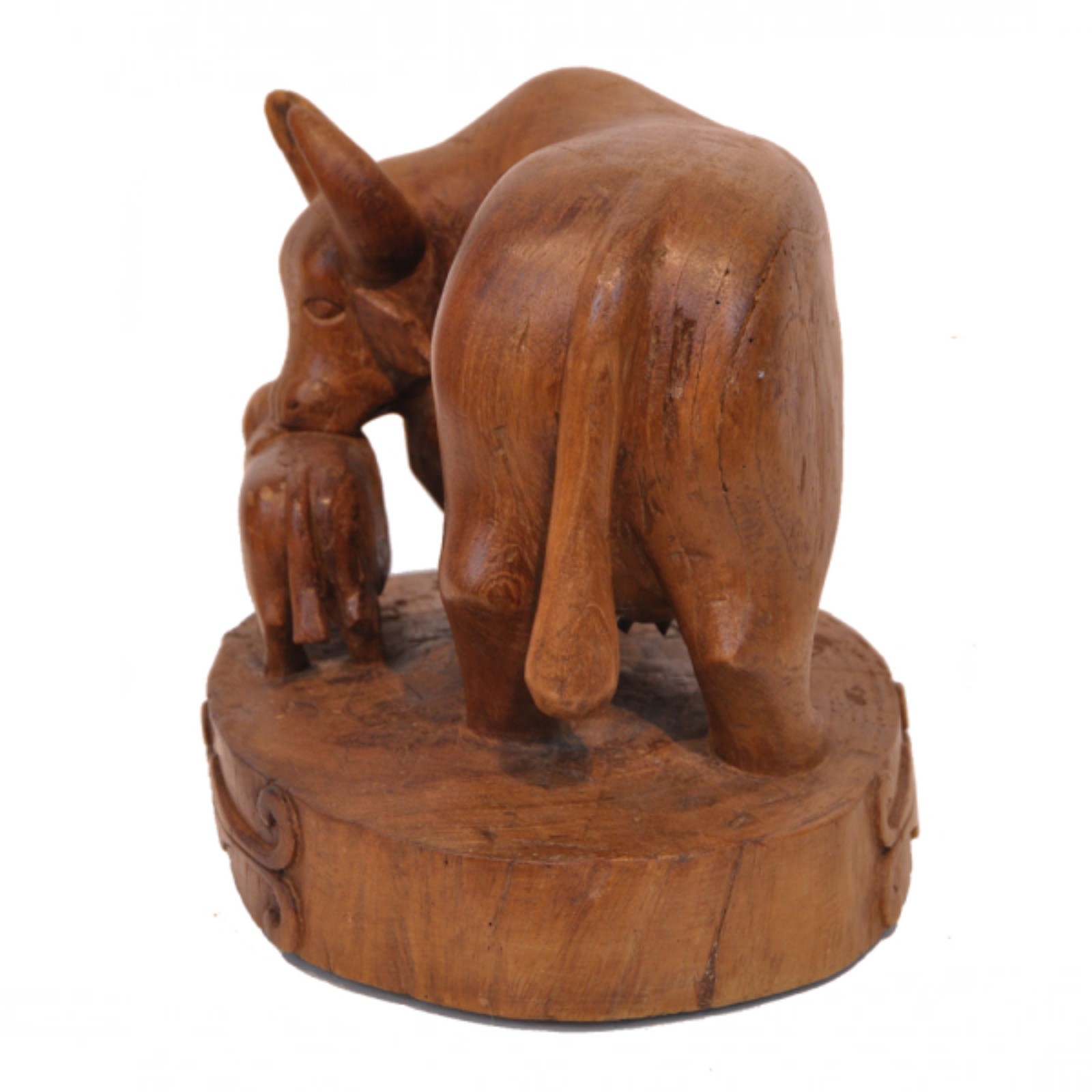 Arthur Pereira. Vaquinha com sua Cria. Escultura em madeira, ass. com... - foto 2 de 2
