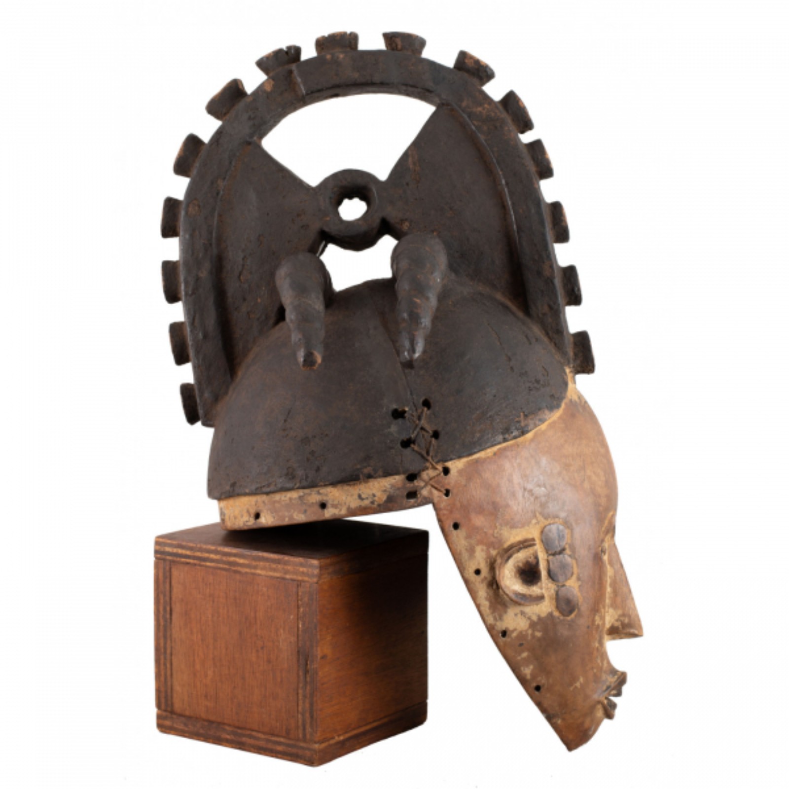 Máscara Igbo. Escultura em madeira (Nigéria). 47 x 25 x 30cm - foto 3 de 3
