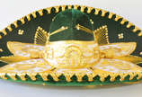 Tradicional chapéu mexicano de coleção na cor v... - Tradicional chapéu mexicano de coleção na cor verde com bordados a ouro, medindo 55 cm de diâmetro. Fabricante Pigalle.