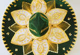 Tradicional chapéu mexicano de coleção na cor v... - Tradicional chapéu mexicano de coleção na cor verde com bordados a ouro, medindo 55 cm de diâmetro. Fabricante Pigalle.