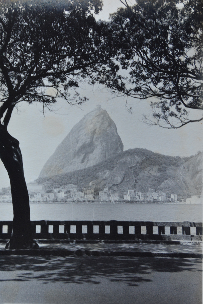 Antiga fotografia representando o Pão de Açúcar no ano de 1957.