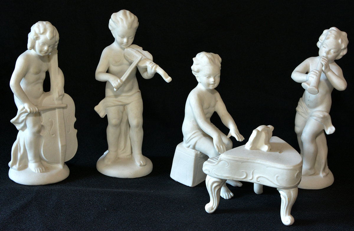 BAVARIA - Conjunto em porcelana branca alemã representando orquestra...