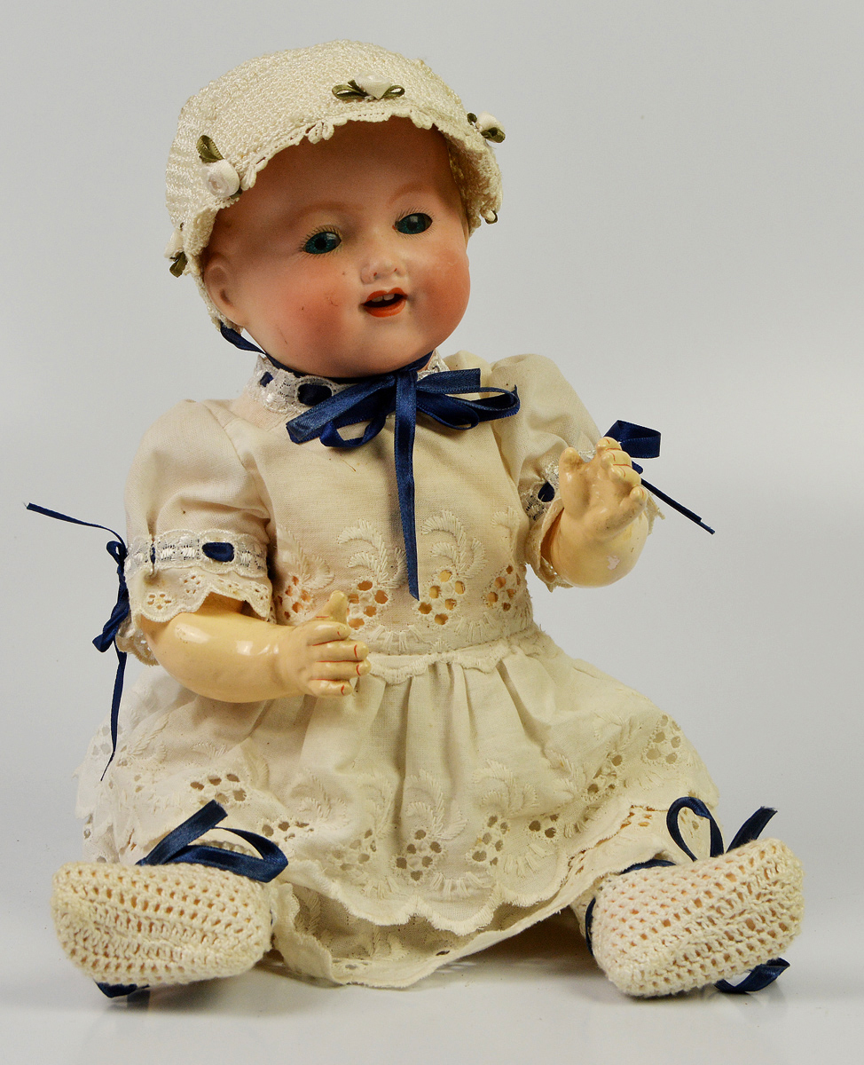 Bebê em papel machê com cabeça em biscuit, assinada A. M. Germany... - foto 1 de 2