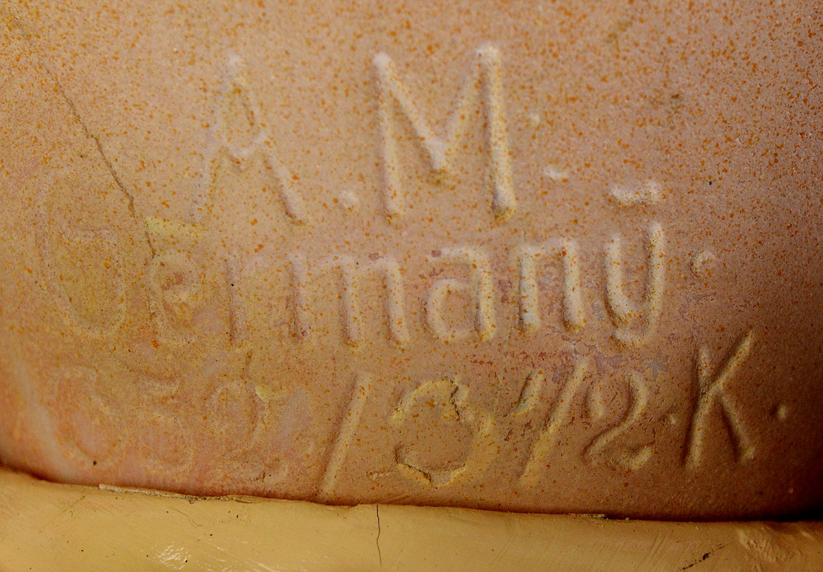Bebê em papel machê com cabeça em biscuit, assinada A. M. Germany... - foto 2 de 2