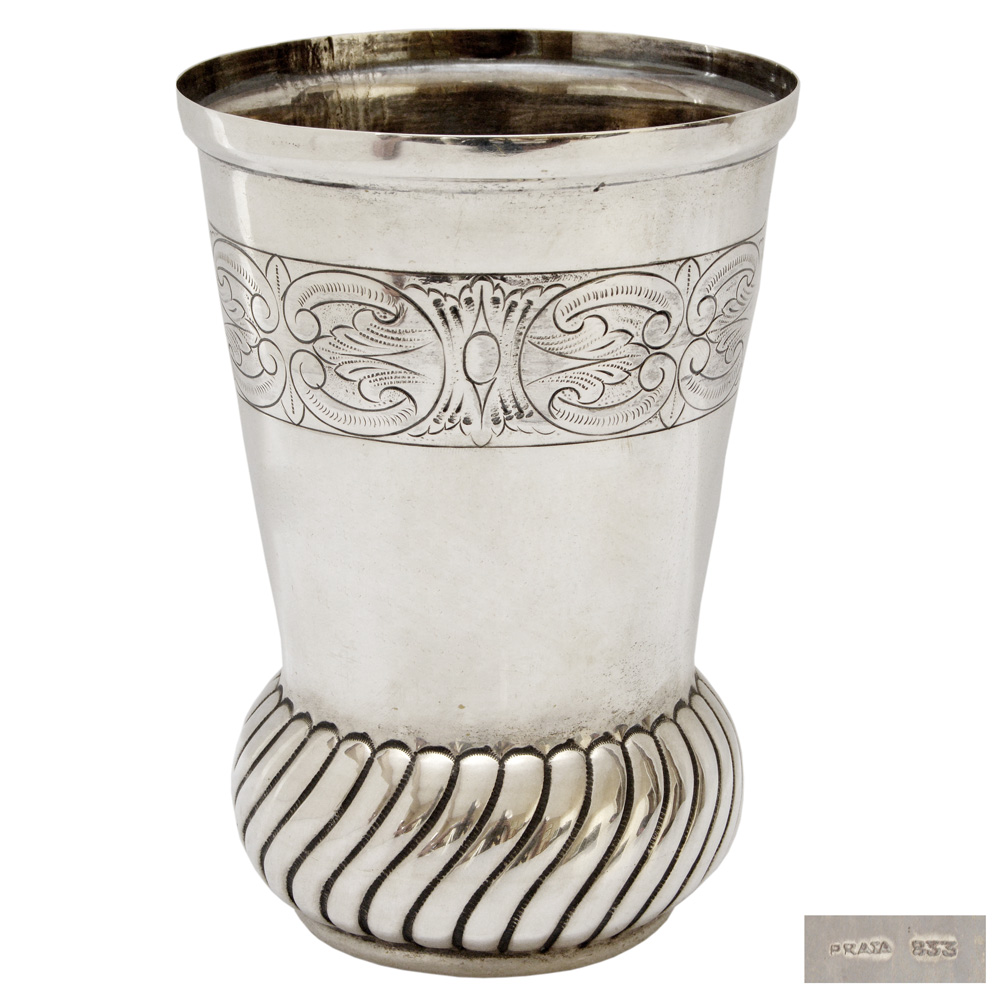 Vaso em prata trabalhada e contrastada 833 mls.