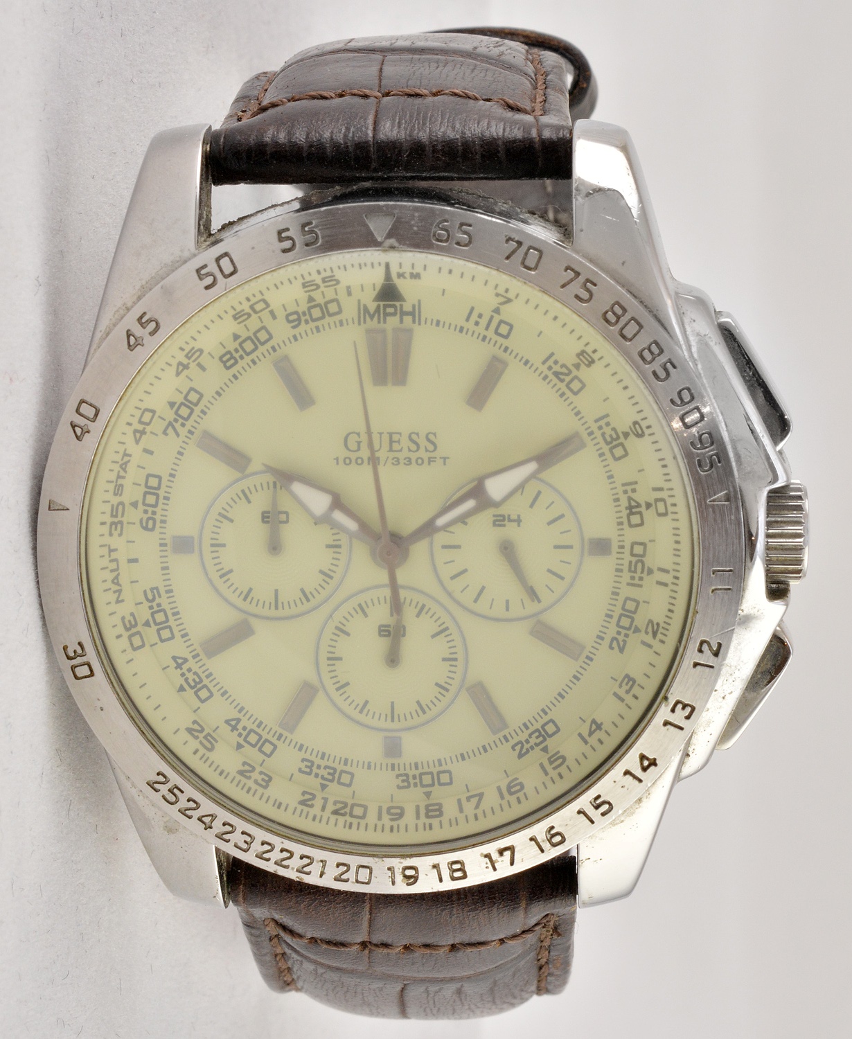 GUESS - Stainless steel back, water pro 100 m 330 ft, medindo a caixa... - foto 1 de 2