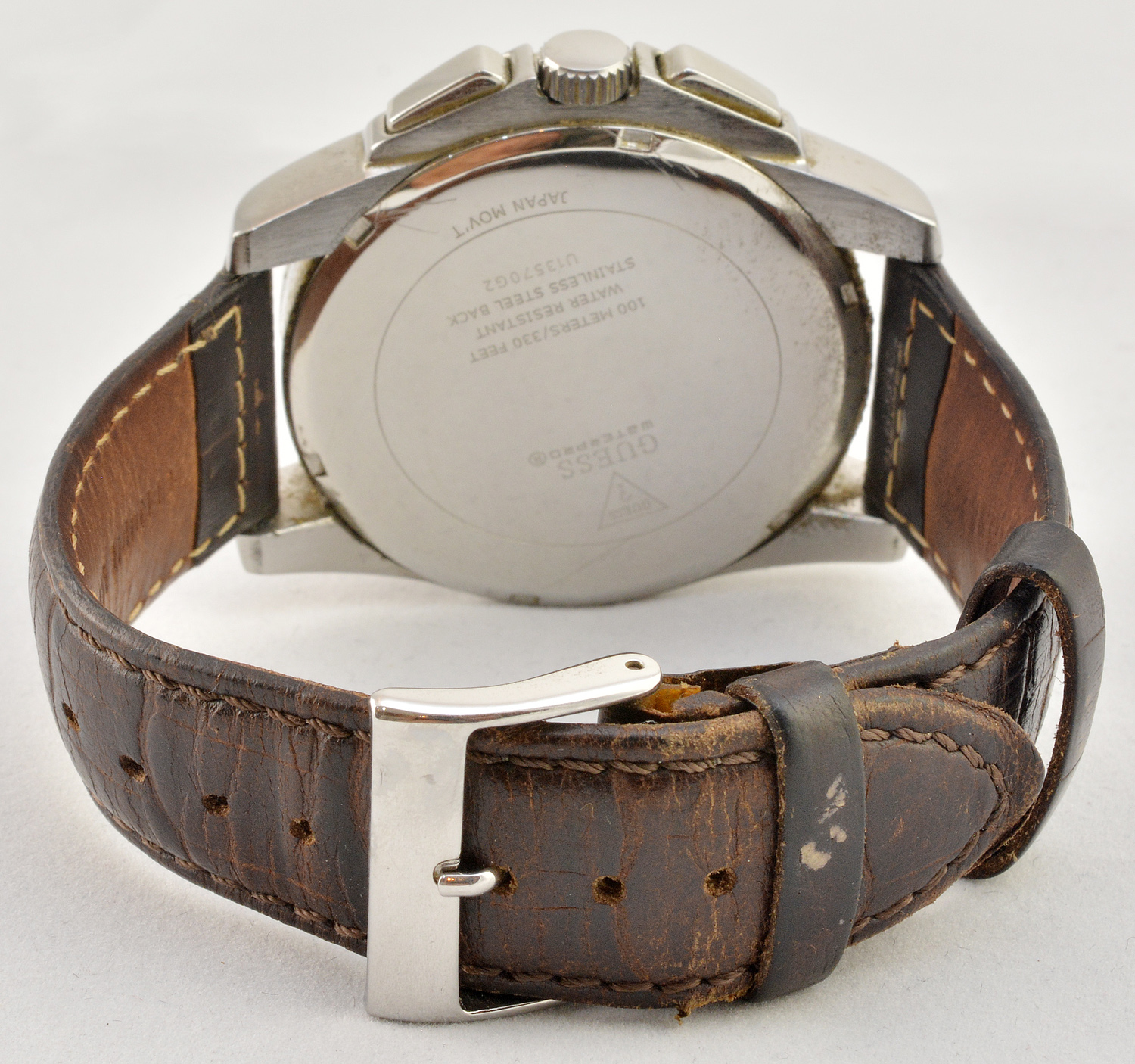 GUESS - Stainless steel back, water pro 100 m 330 ft, medindo a caixa... - foto 2 de 2