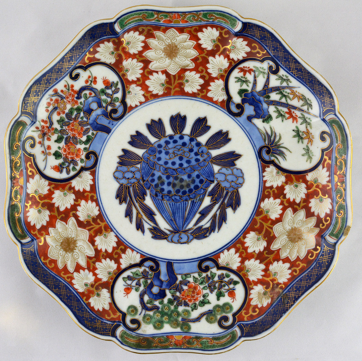Prato em porcelana japonesa Arita, decoração de flores, borda...
