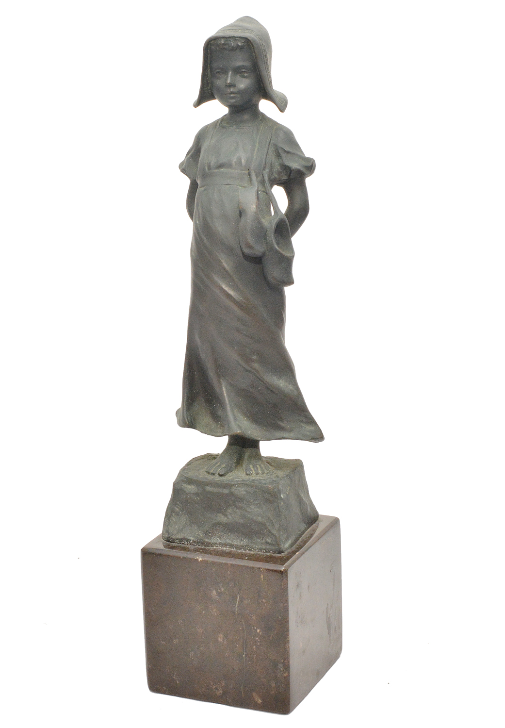 Escultura em metal patinado representando holandesa, medindo 26,5 cm...