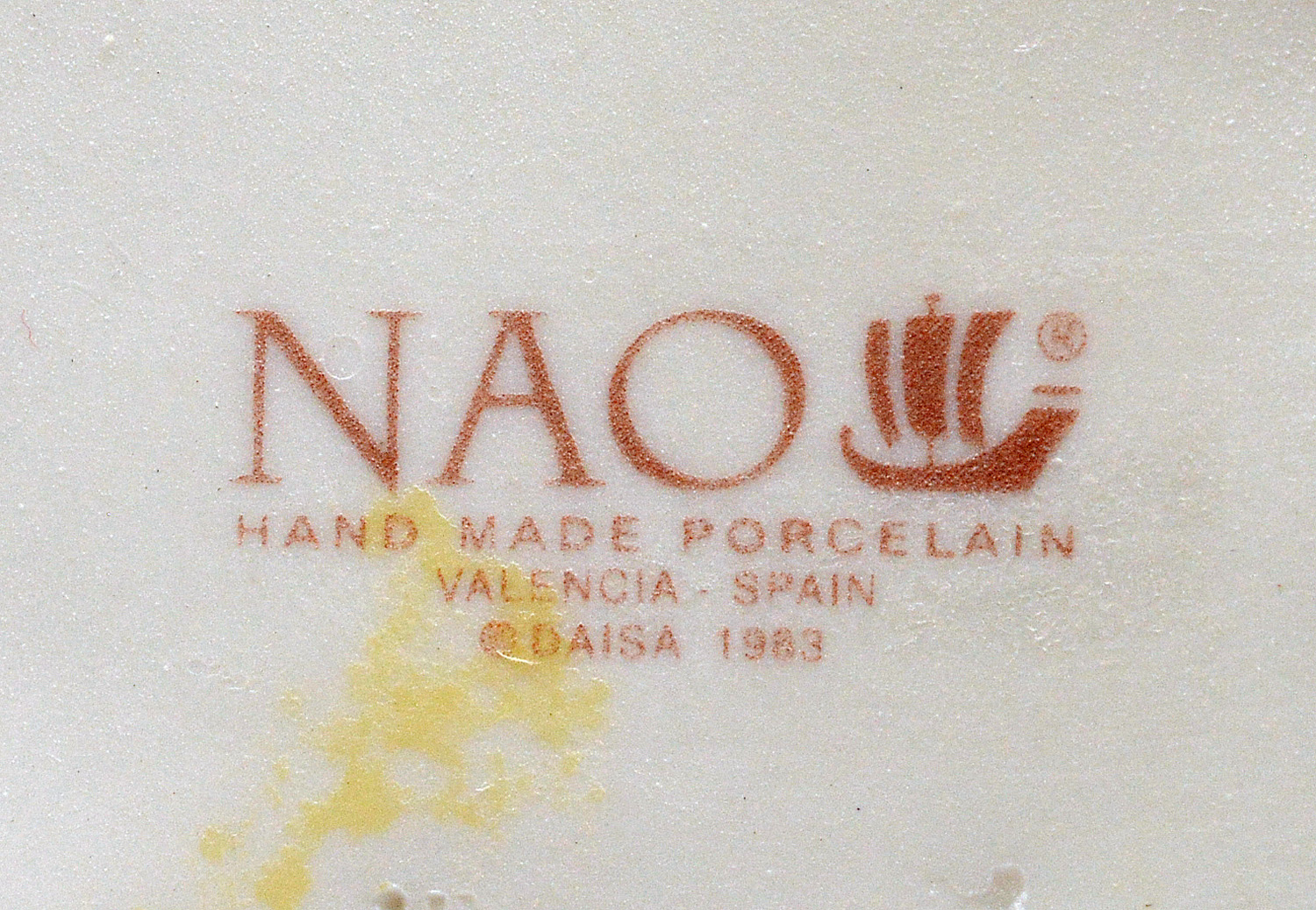 NAO - Escultura em porcelana espanhola representando oriental... - foto 2 de 2