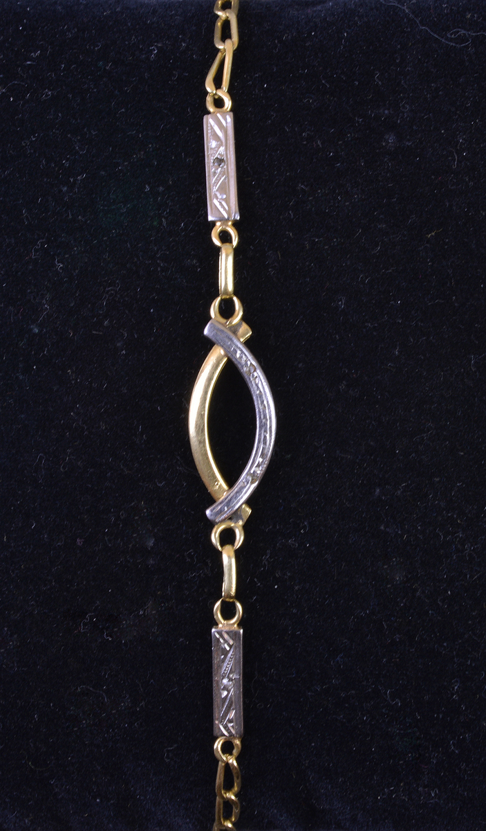 Pulseira em ouro 18 k , peso aproximado 4.3 g e medindo 19 cm.