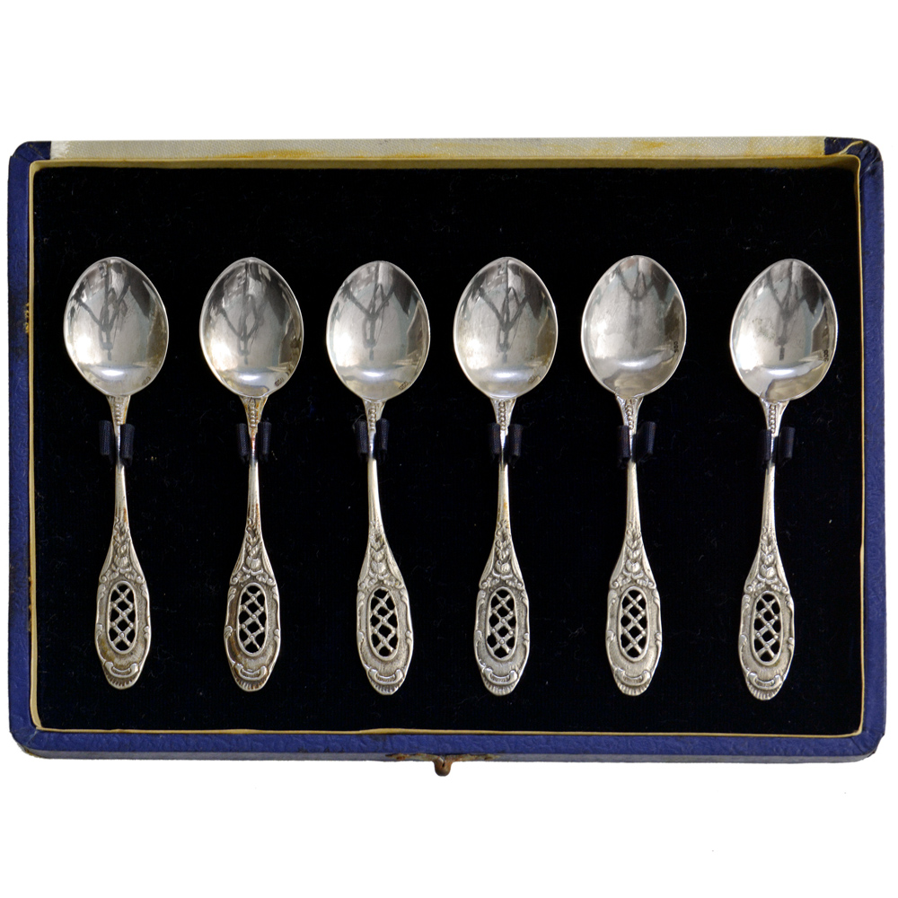 Conjunto de 06 colheres para café em prata 900 mls contrastada.
