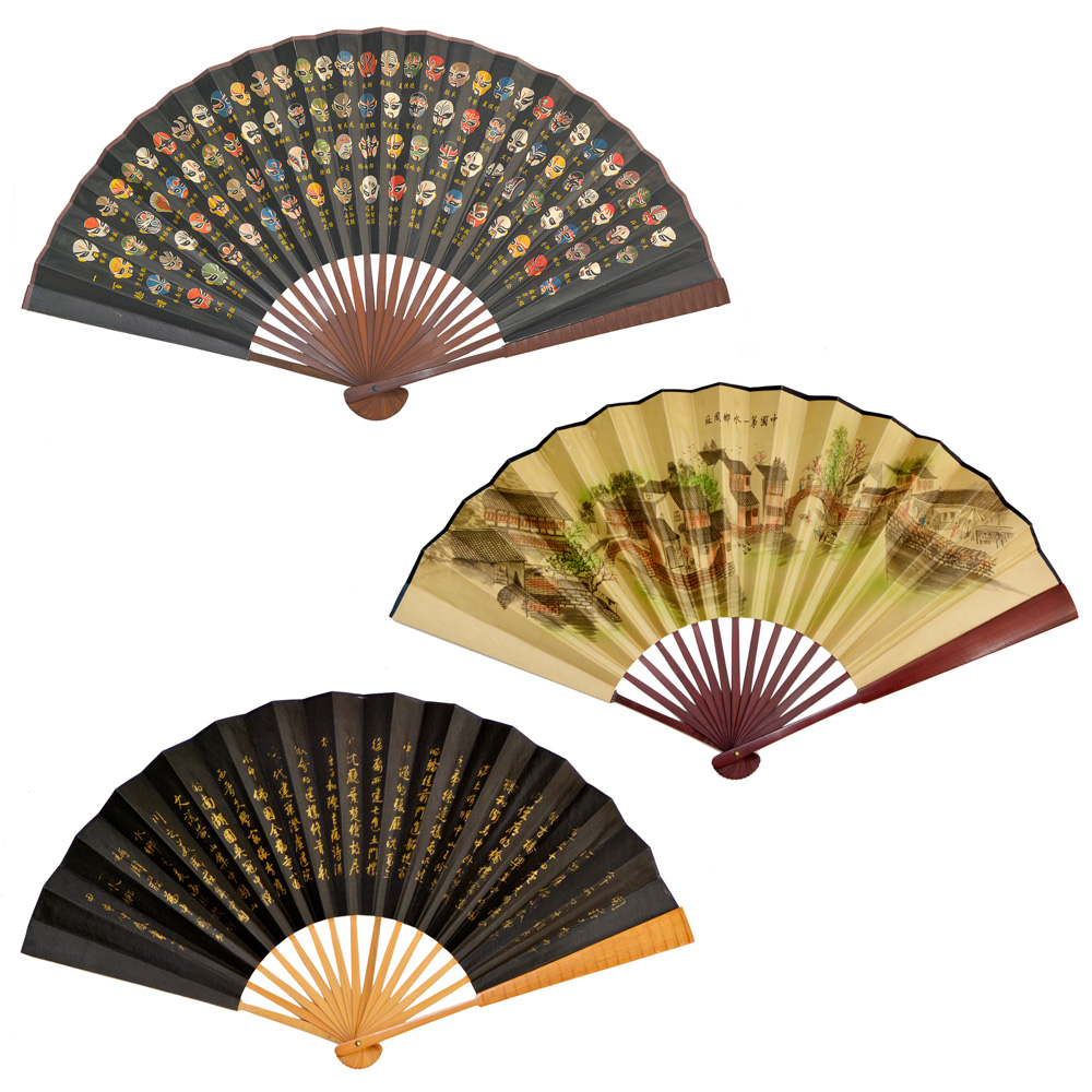 Lote composto de 03 leques japoneses.