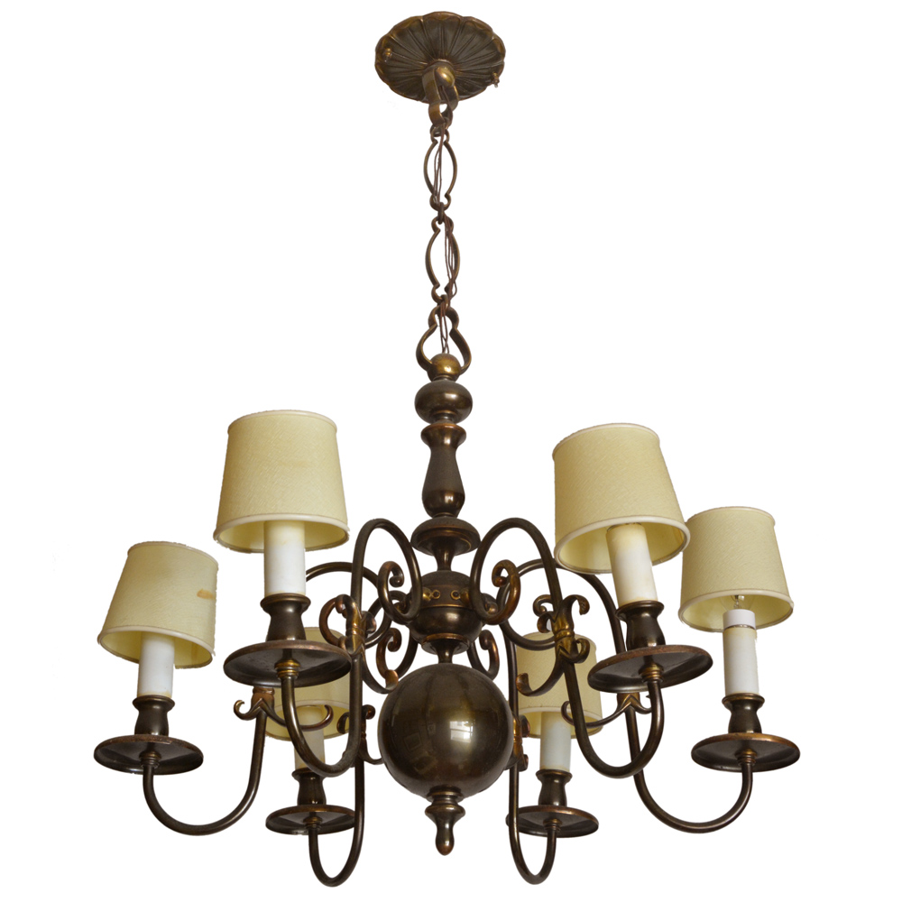 Lustre holandês em metal dourado para 06 luzes.