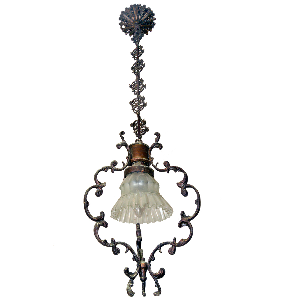 Lustre em metal trabalhado para 01 luz com manga em vidro.